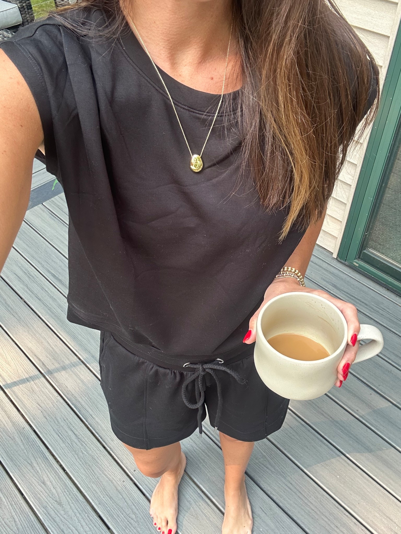 Today’s comfy outfit. It’s a scuba material which is insanely soft. 👌🏻 I love that you can mix and match the pieces with other outfits also. Wearing a small. 