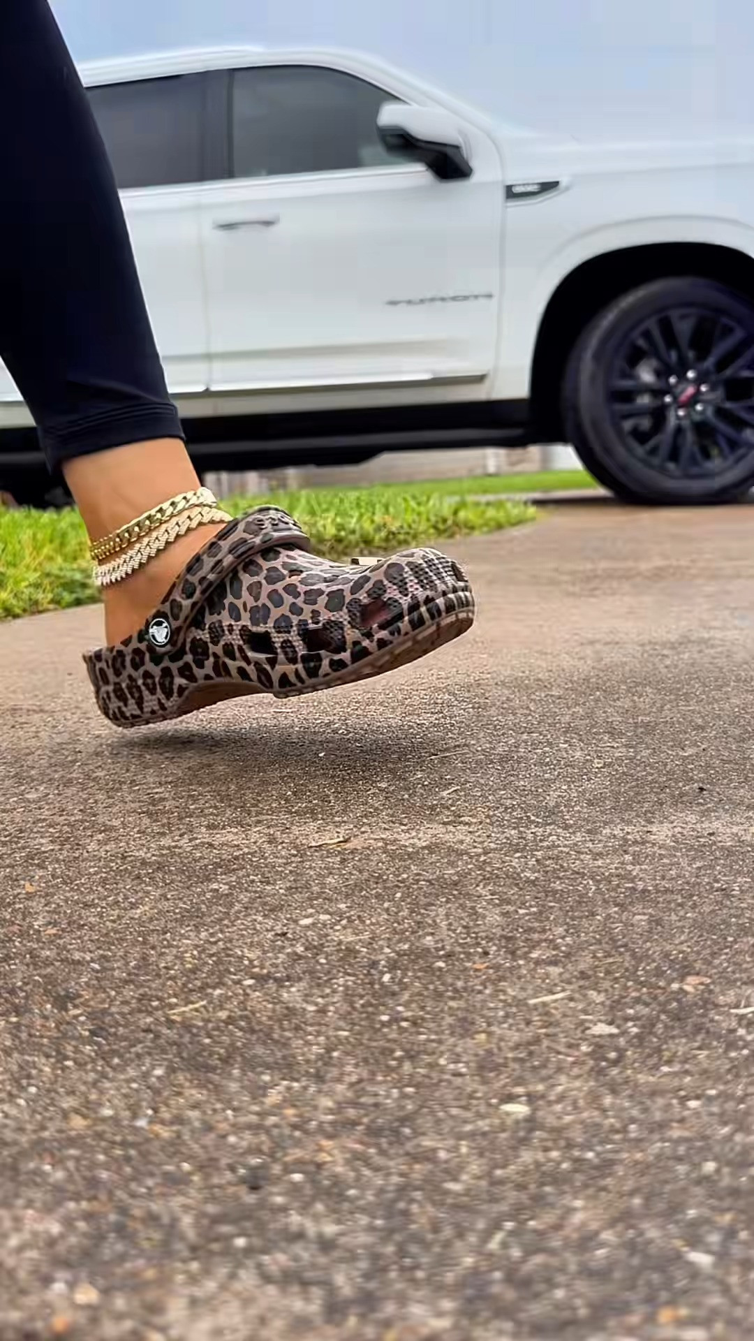 Leopard Crocs 🤎🖤 #crocs #crocsclogs #leopardcrocs #crocssuperbrandday #ad 

 #LTKootd #LTKWorkwear #LTKTravel