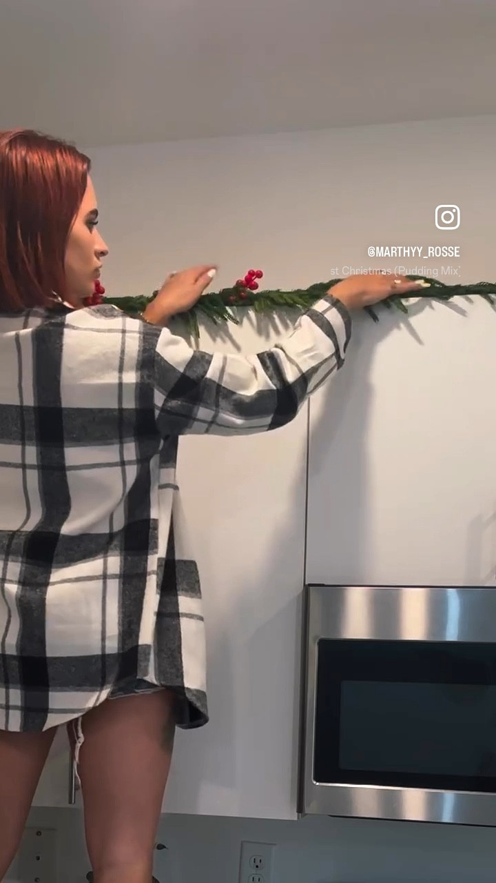 Agregando un toque navideño a mi cocina 🥰🎄

#LTKSeasonal #LTKFamily #LTKHoliday