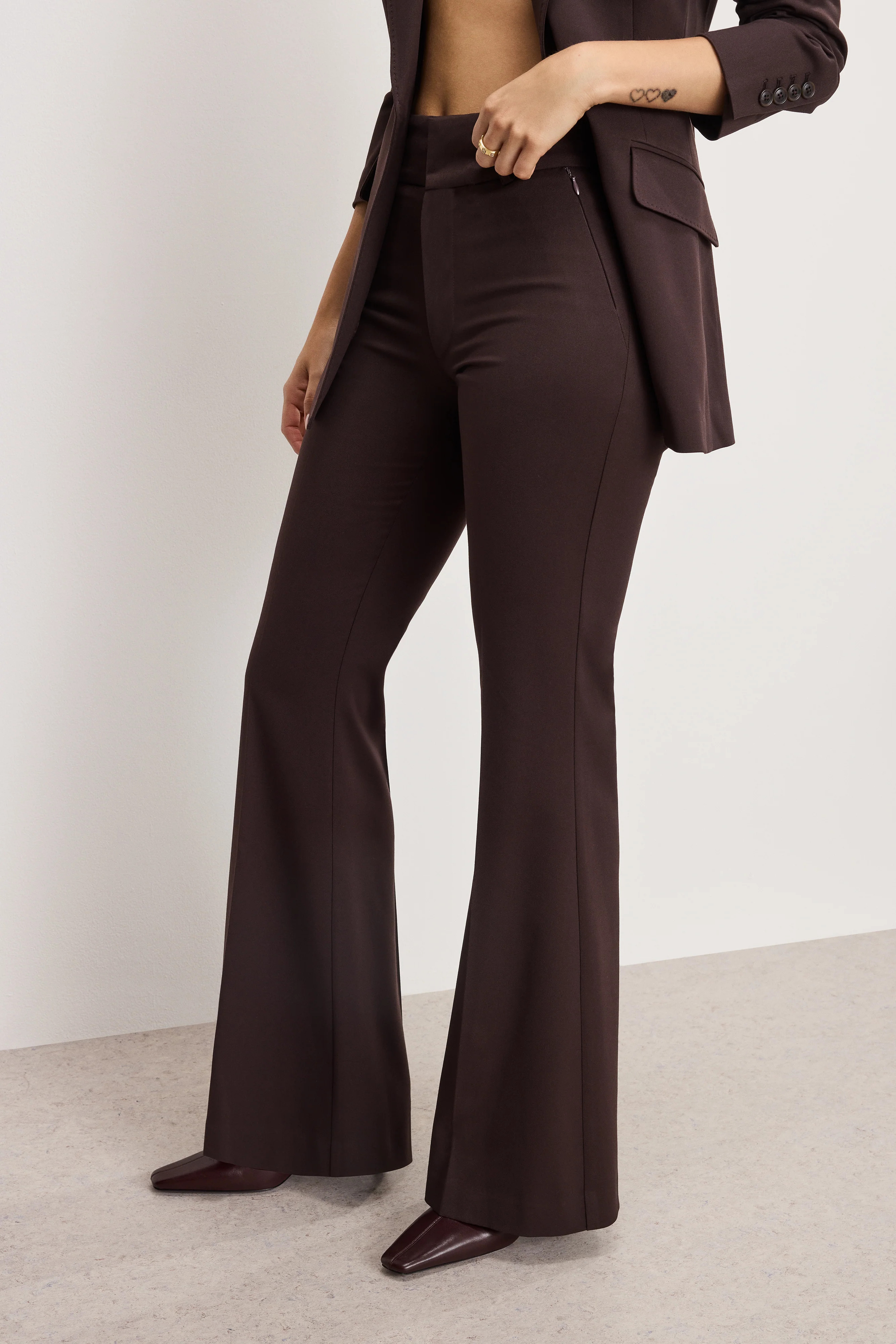 ESSENTIAL SUITING FLARE TROUSERS | DARK CHOCOLATE - GOOD AMERICAN | Good American