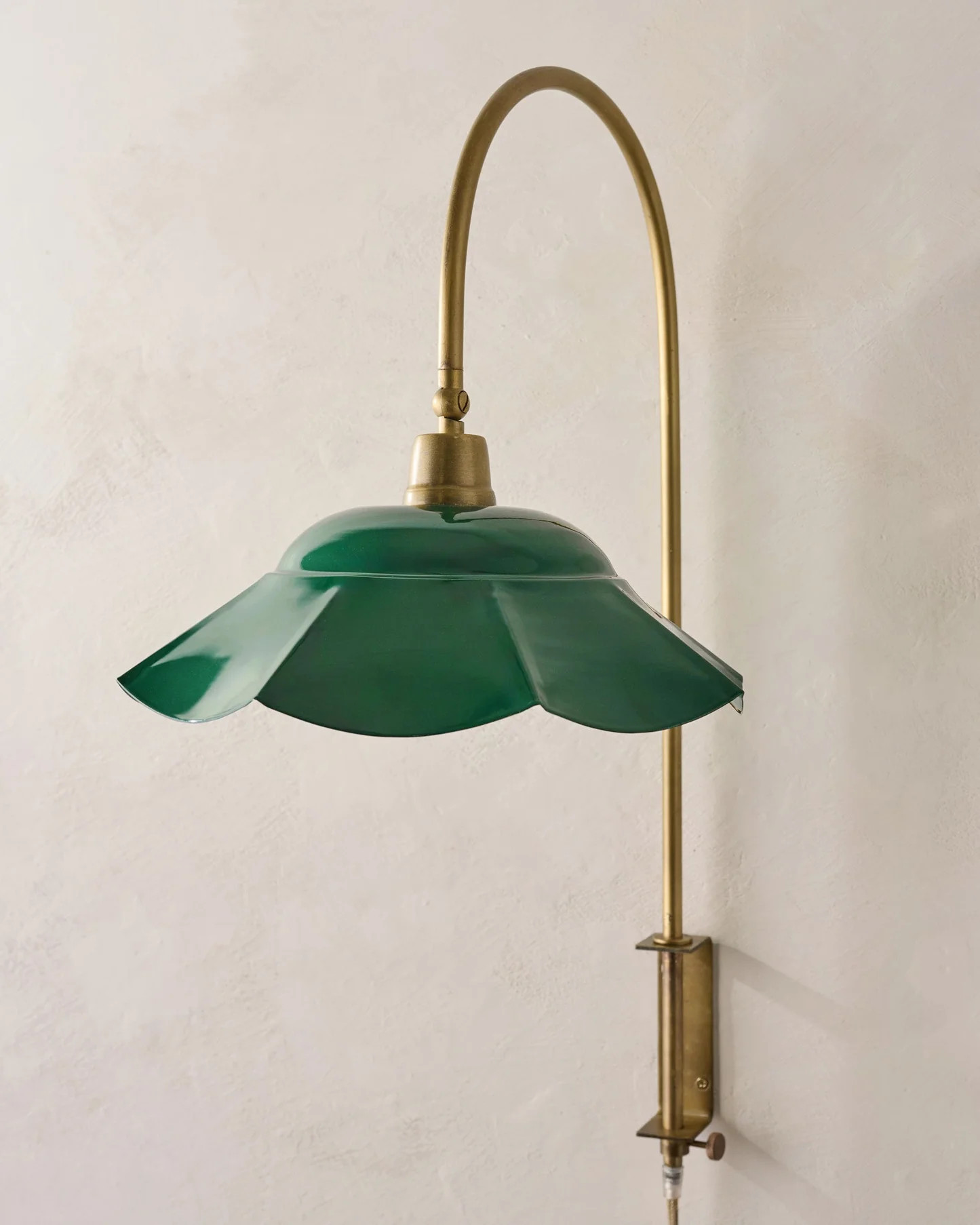 Mary Enamel Plug-in Sconce | Magnolia