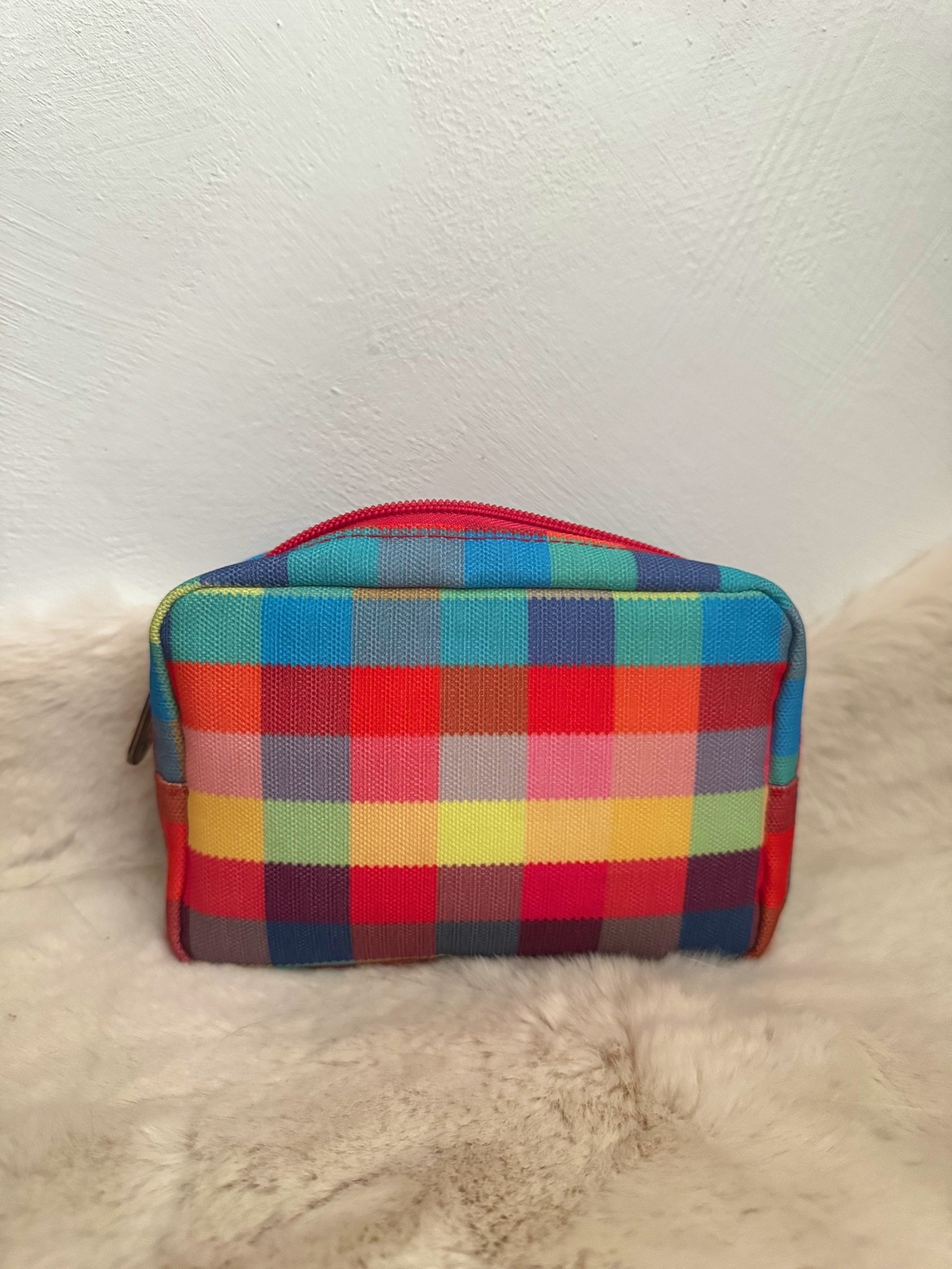 Multicolor plaid travel bag / toiletry bag for makeup, skincare or for a small digital camera

#LTKSaleAlert #LTKTravel #LTKBeauty