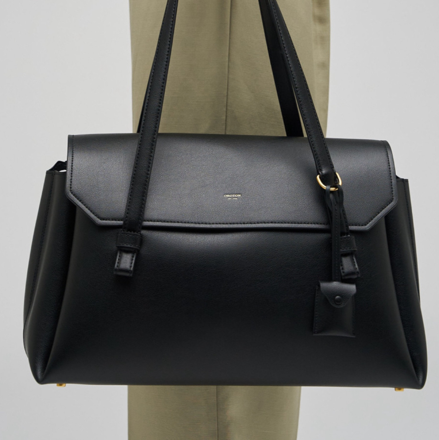 I’m obsessed with the bag from Oroton. It’s such a great size. It will fit your computer and everything a girl might need on a workday. It’s lovely weather, beautifully made and the internals are practically designed to fit everything in its organised spot. It comes in this lovely smooth leather and an equally lovely pebbles texture. This bag is a must have!! 

#LTKaustralia