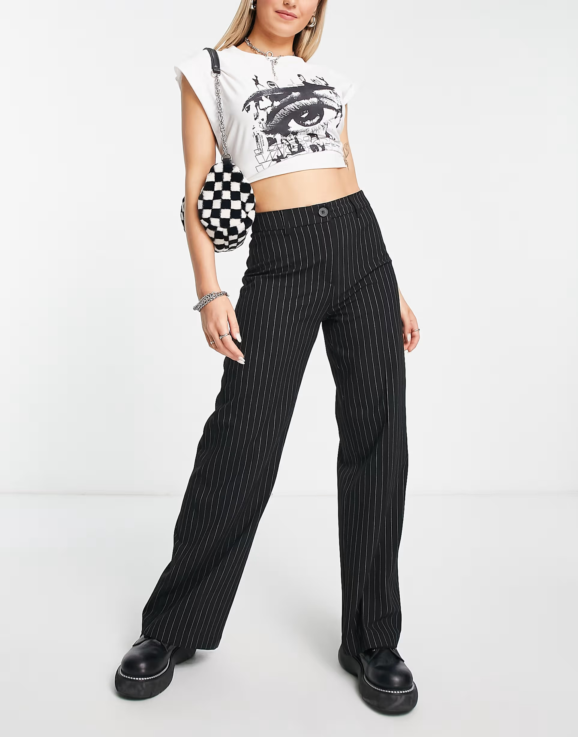 Bershka – Elegante, locker geschnittene Dad-Hose in Schwarz mit Nadelstreifen und weitem Bein | ASOS (Global)
