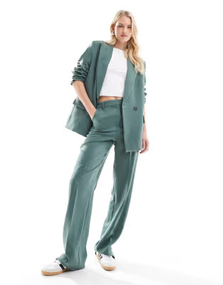 Vero Moda Tall - Co-ord set van blazer en pantalon met wijde pijpen en visgraatmotief in donker b... | ASOS (Global)