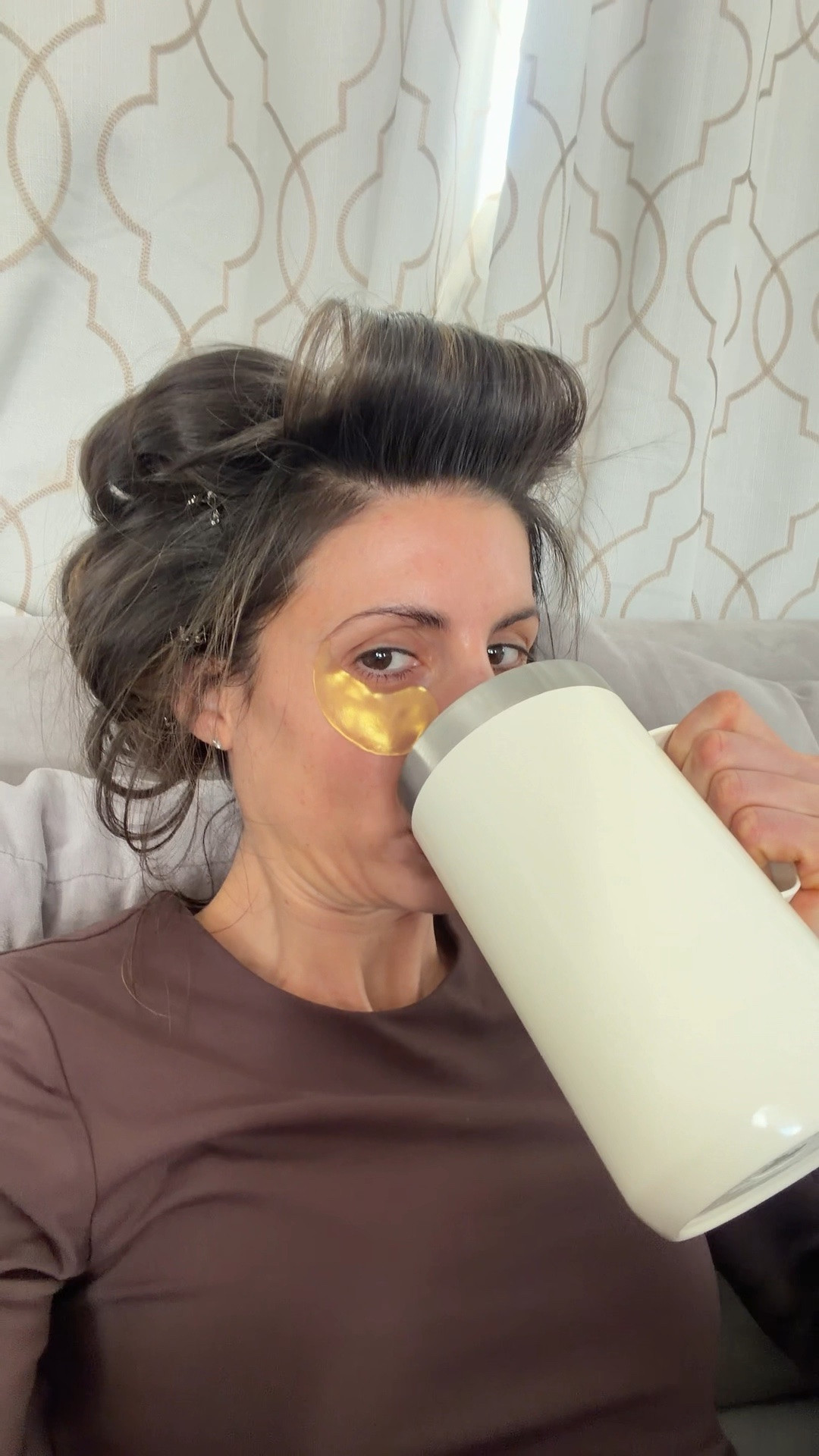 These under-eye patches are my non-negotiable on tired mornings 🤍 Instantly cooling, ultra-hydrating, and they actually help smooth and depuff before makeup. The results are insane after taking these off- you instantly see a difference. I keep these in my skincare fridge and throw them on while I get ready — my concealer goes on SO much better every time. Worth every penny

#undereyepatches #skincareroutine #tiredmomlife #skincarefavorites #selfcaremusthave

#LTKselfcare #LTKgrwm #LTKBeauty