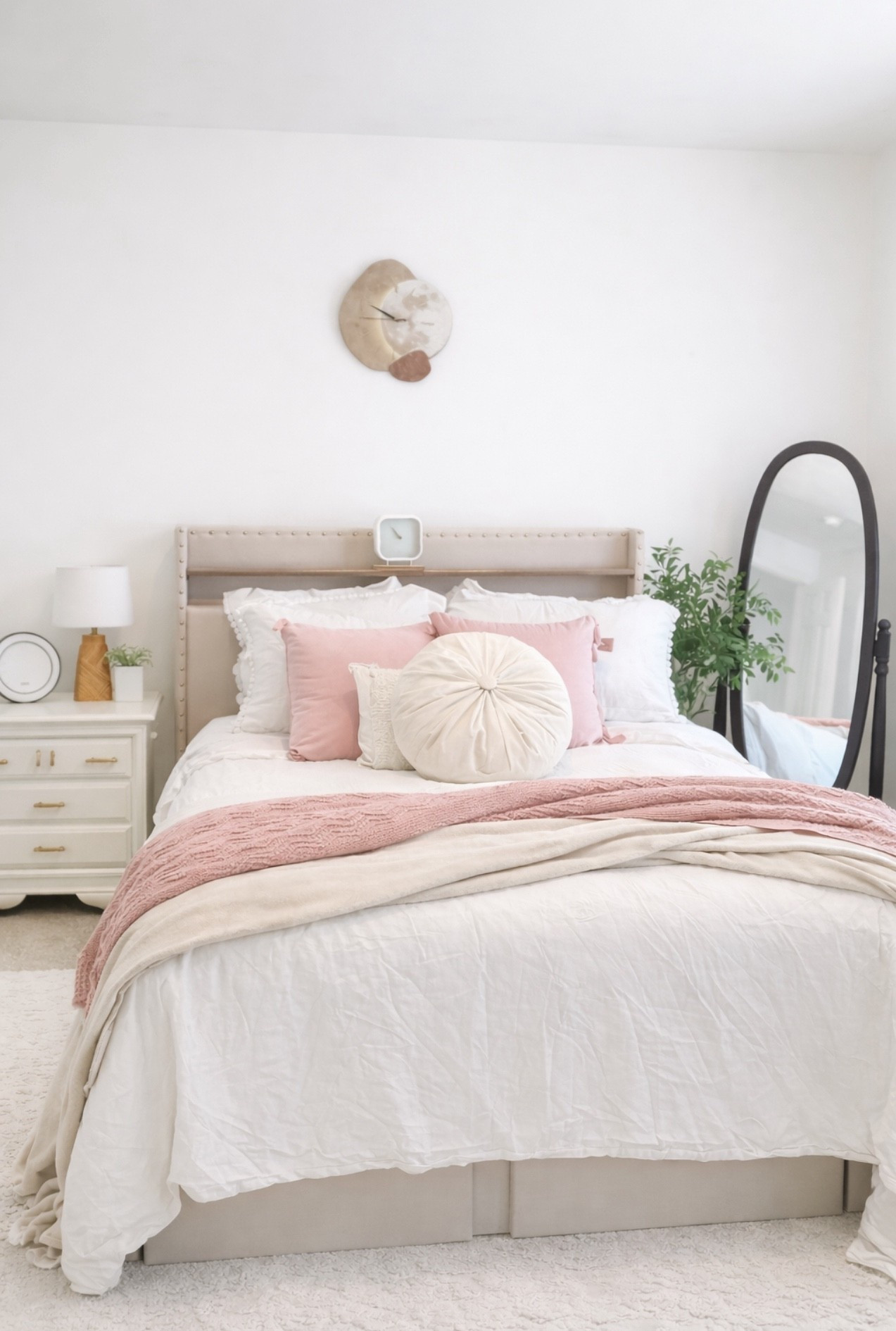 Valentines guest bedroom decor  💕

#LTKHome #LTKFindsUnder50 #LTKSeasonal