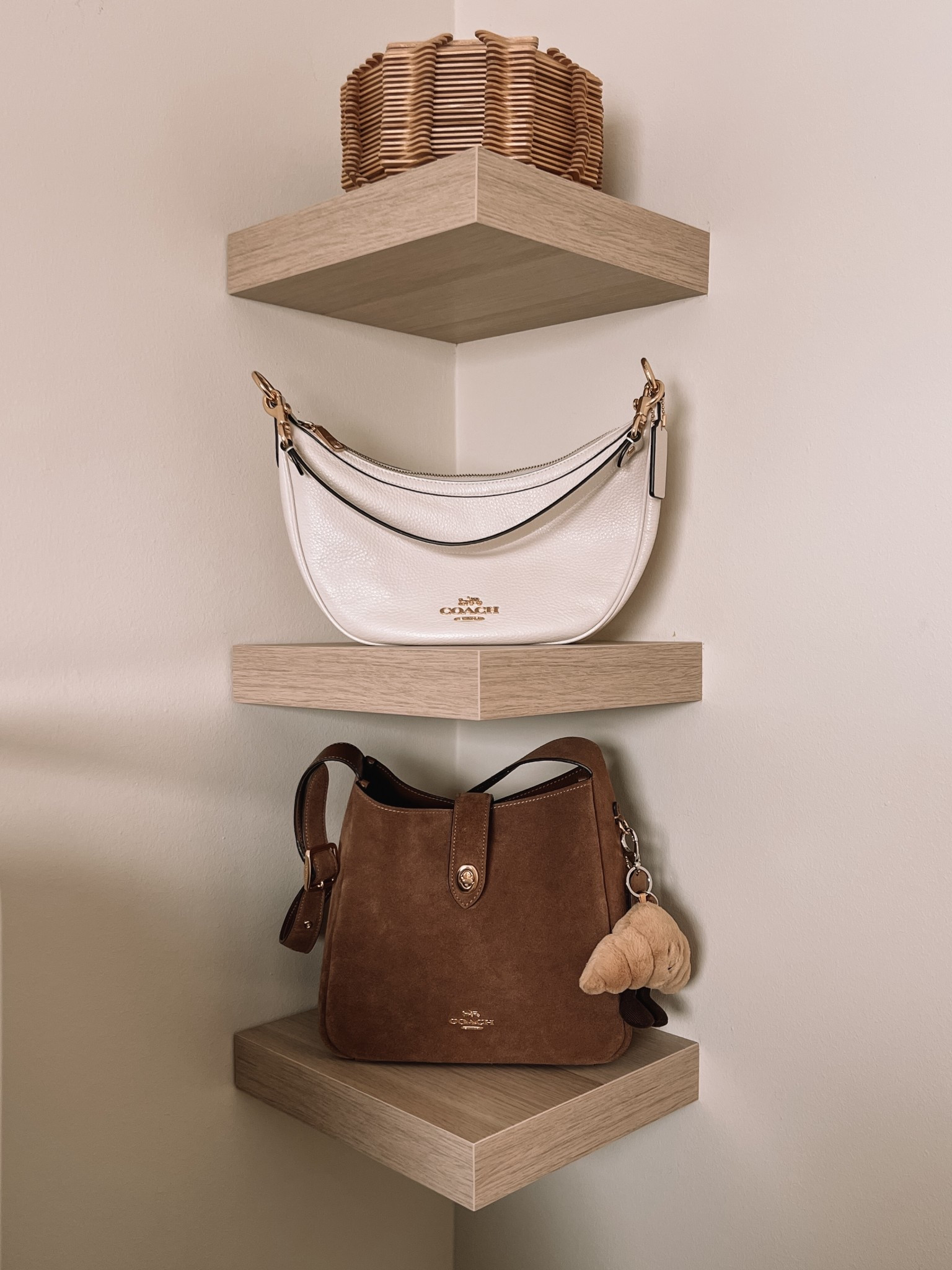 Refreshed this corner of my home office! Linked my shelves from Ikea and coach purses


#LTKhome #LTKbag