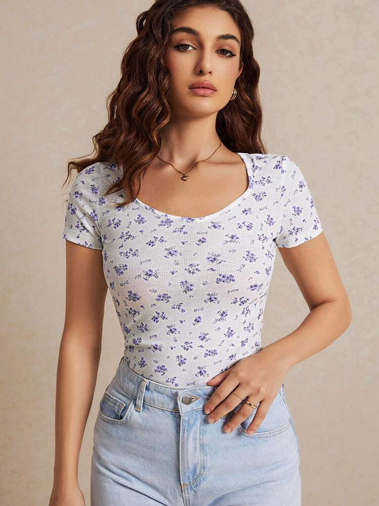 Poéselle Vacation Sweetheart Neckline Floral Print Cropped Slim Fit T-Shirt Tea Party Attire Floral Blouse T-Shirt Floral Top Comfy Shorts T-Shirt | SHEIN