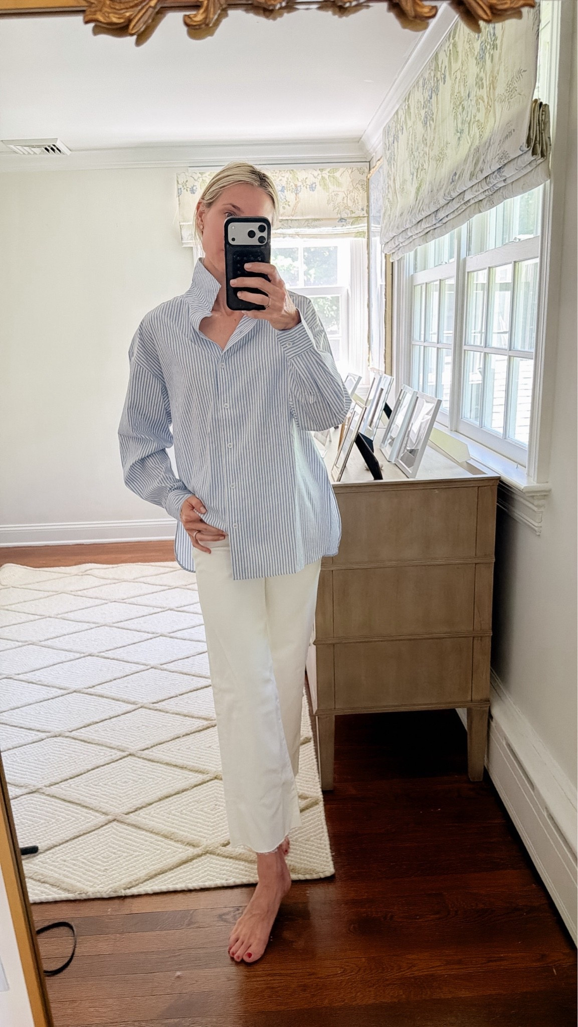 My fave white jeans and a good button up, classic summer outfit, Nancy Meyers inspired