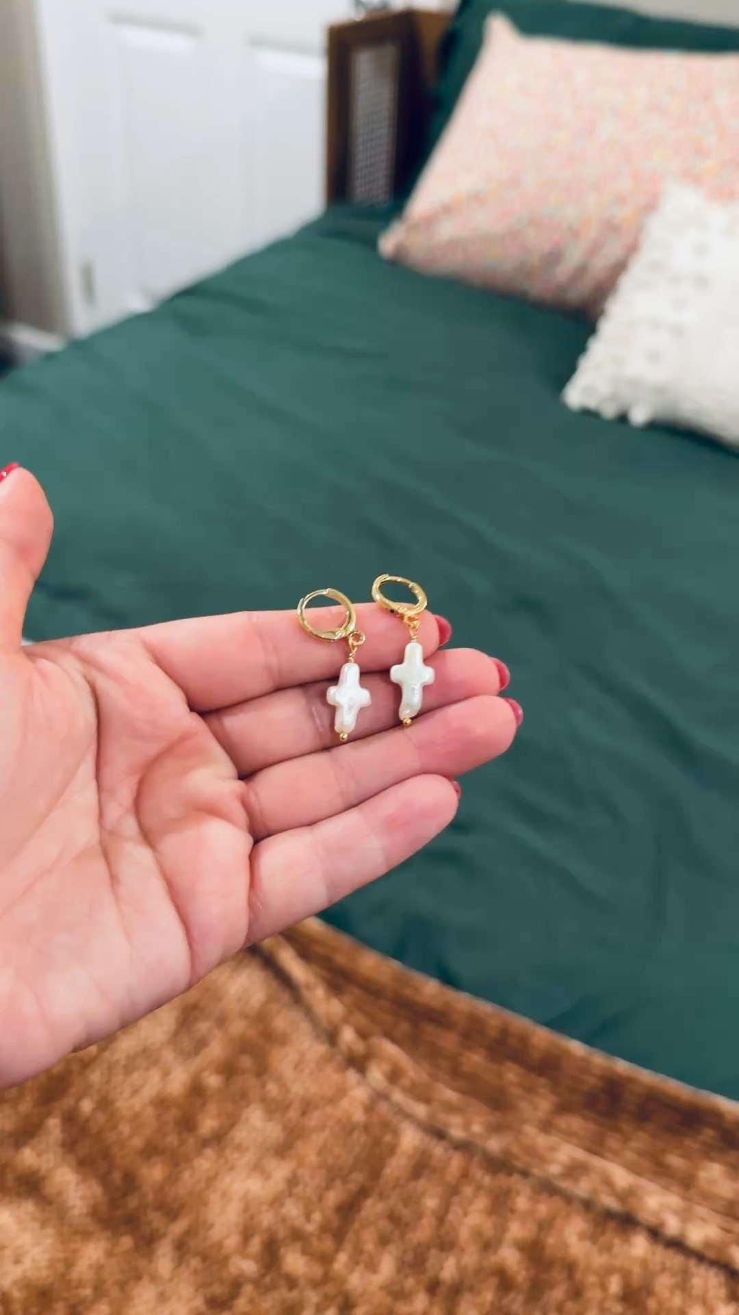 Cutie pearl cross earrings!