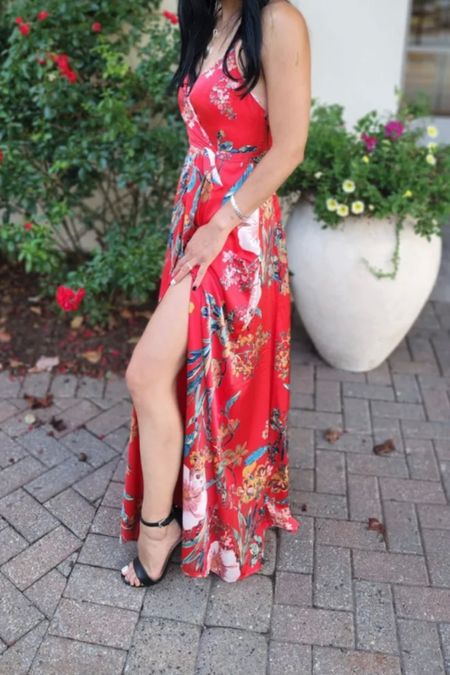 This tropical maxi dress is perfect for a beach vacation!
135 lbs and size X-Small

#LTKunder100