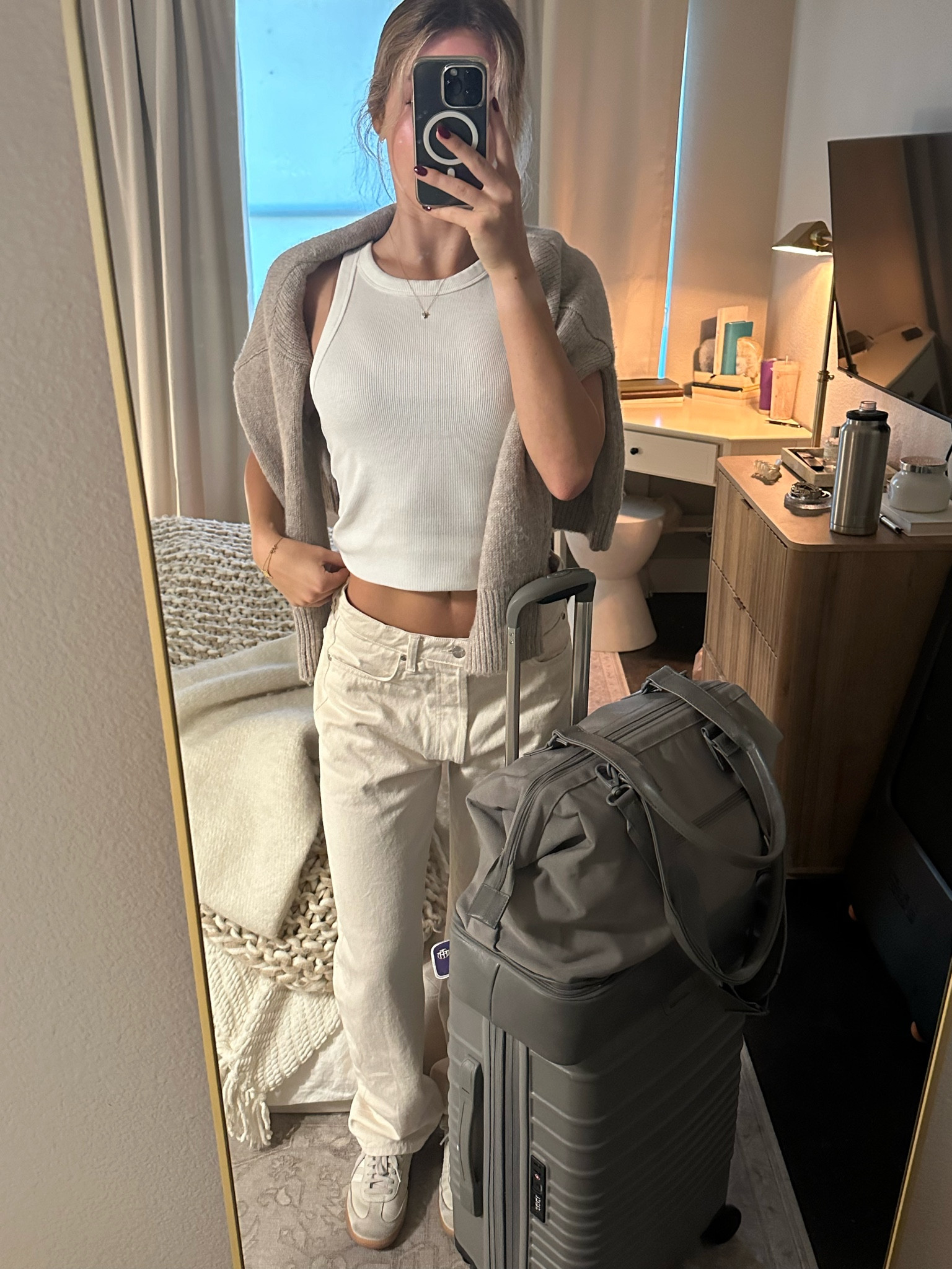 ✈️🤍

Jeans are cream Djerf avenue but I linked a similar fit/style!

#LTKTravel #LTKItBag #LTKU