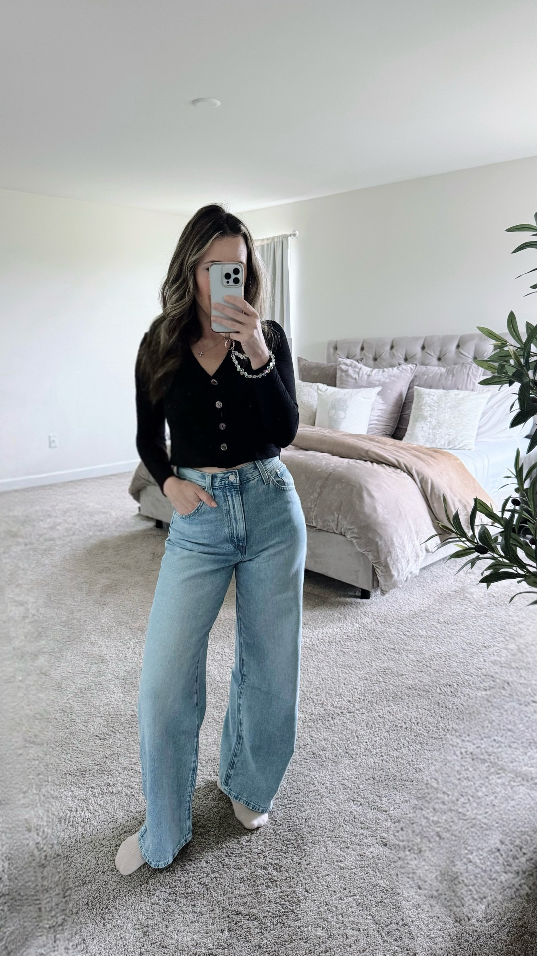 These really are the perfect pair of @levi denim. Soft, not stiff, high-waisted and the perfect length👏🏼 I’d recommend sizing down.

#LTKgrwm #LTKootd #LTKSaleAlert