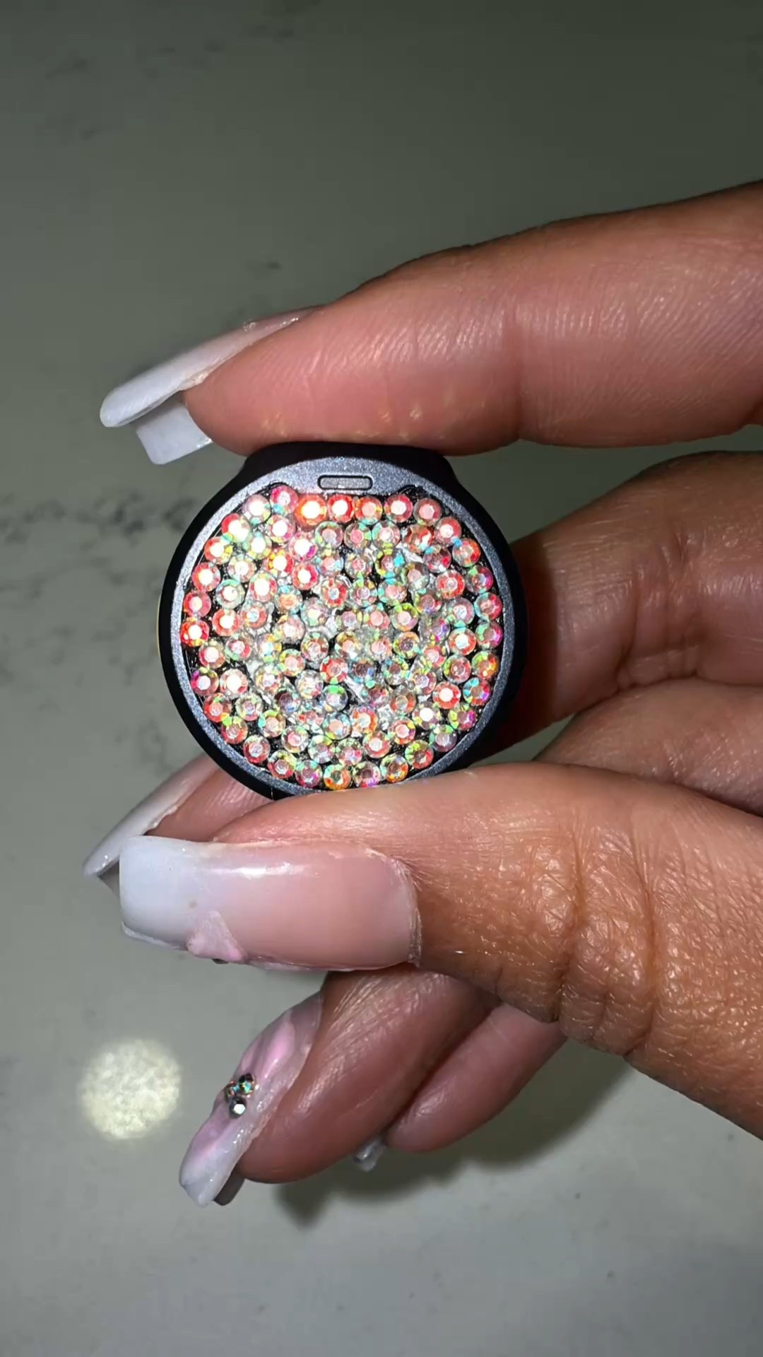 i had so much fun bedazzling this tiny mic! it only took me about 2 hours to finish and 24 hrs to completely dry. i'm looking forward to using this out in the wild. 😈 especially at festivals ;)

🎙️ hollyand lark m2
*video was recorded with this mic 