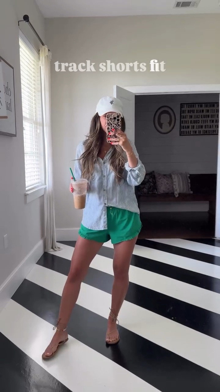& they’re on sale! Come in several colors, too! Comment SHOP for links 🔗💕 

Size up 1 if between!

wearing small

code everydaysmitten @loopycases #momoutfit

#LTKdayinmylife #LTKootd #LTKmomlife