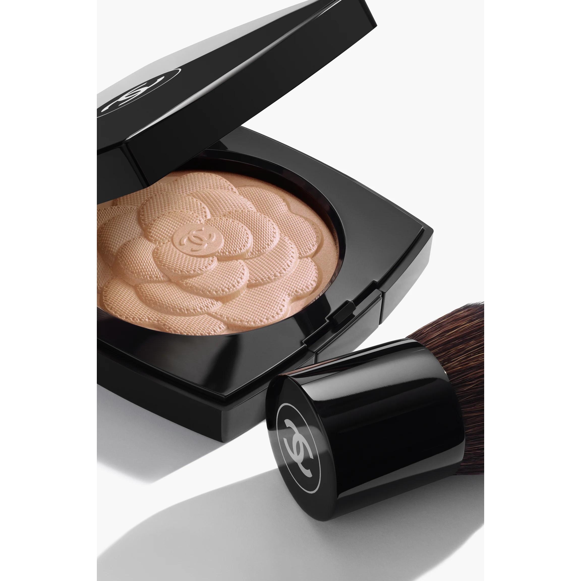 RÊVE DE CAMÉLIA Illuminating powder Beige rosé | CHANEL | Chanel, Inc. (US)