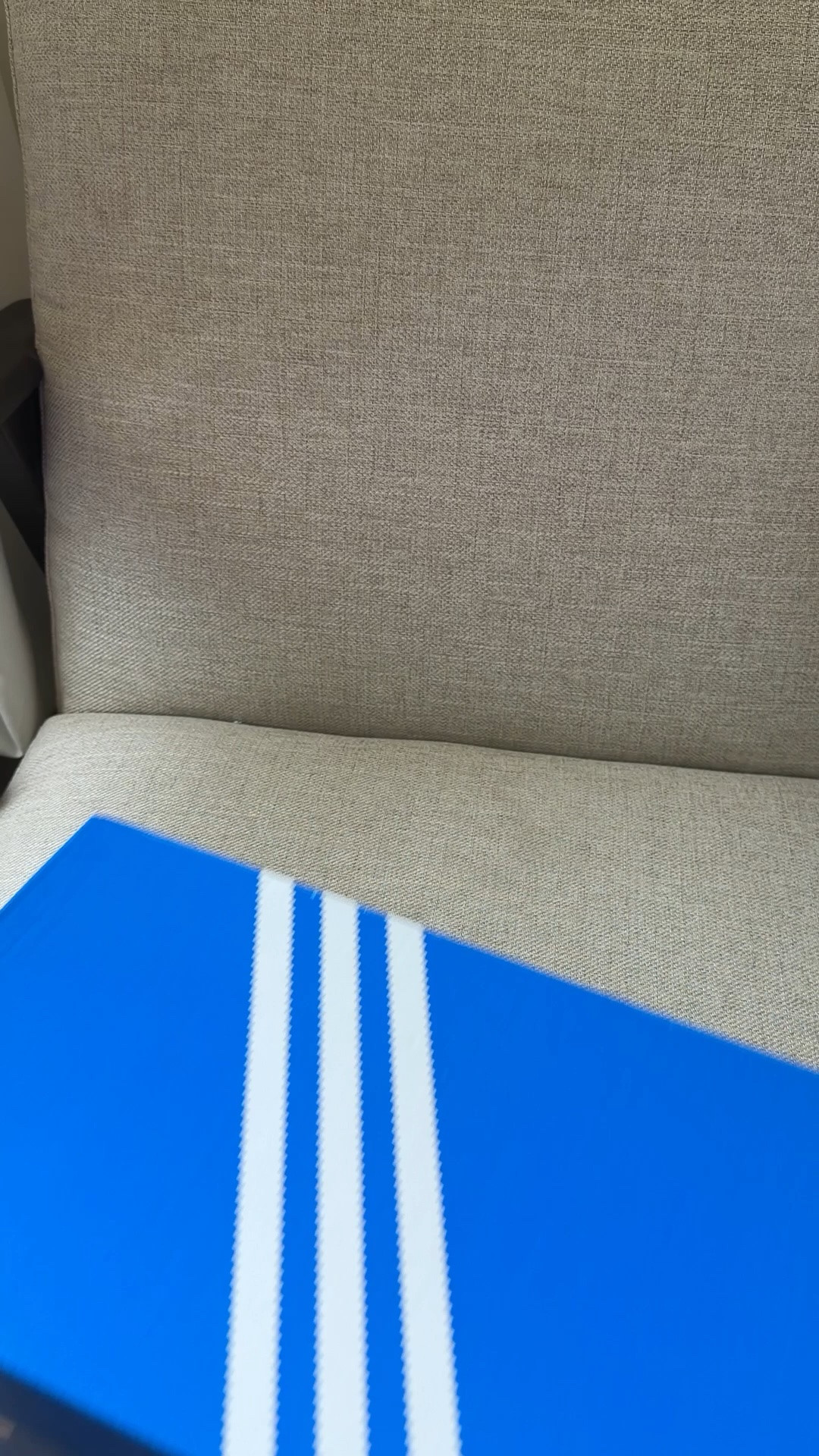 Unbox the adidas SL 72 trainers with me 
AD. @adidas  #CREATEDWITHADIDAS