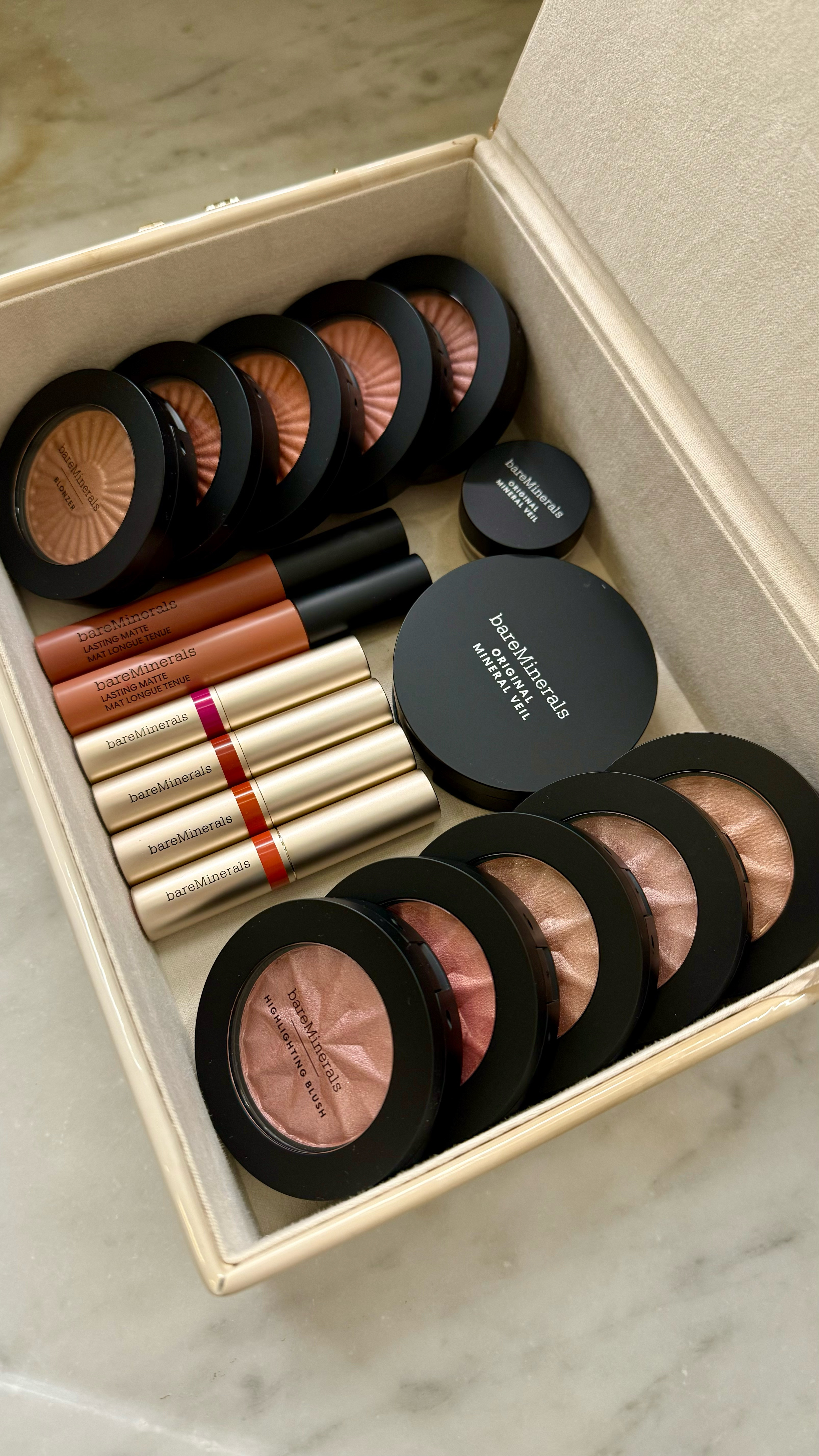 Grateful for @BareMinerals refresh for my glam this week 🤍✨

The Blonzer & Highlighting Blush are beyond beautiful!

Natural makeup
Bronzer
Makeup brush
Blush

#LTKBeauty #LTKStyleTip #LTKFindsUnder100