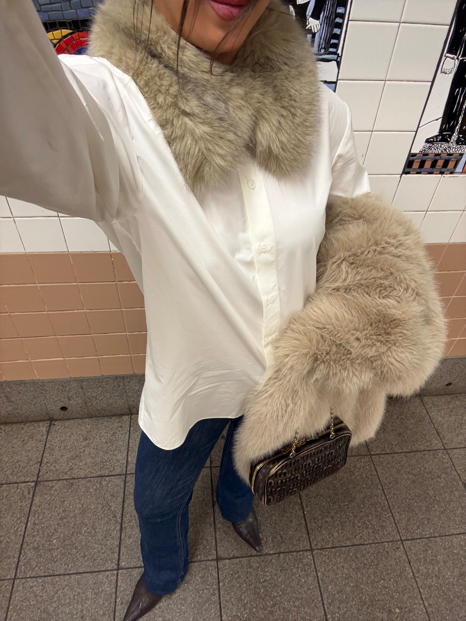 Me 🤝 anything fur 

Top is Zara sale: https://www.zara.com/us/en/zw-collection-faux-fur-collar-poplin-shirt-p02731350.html 