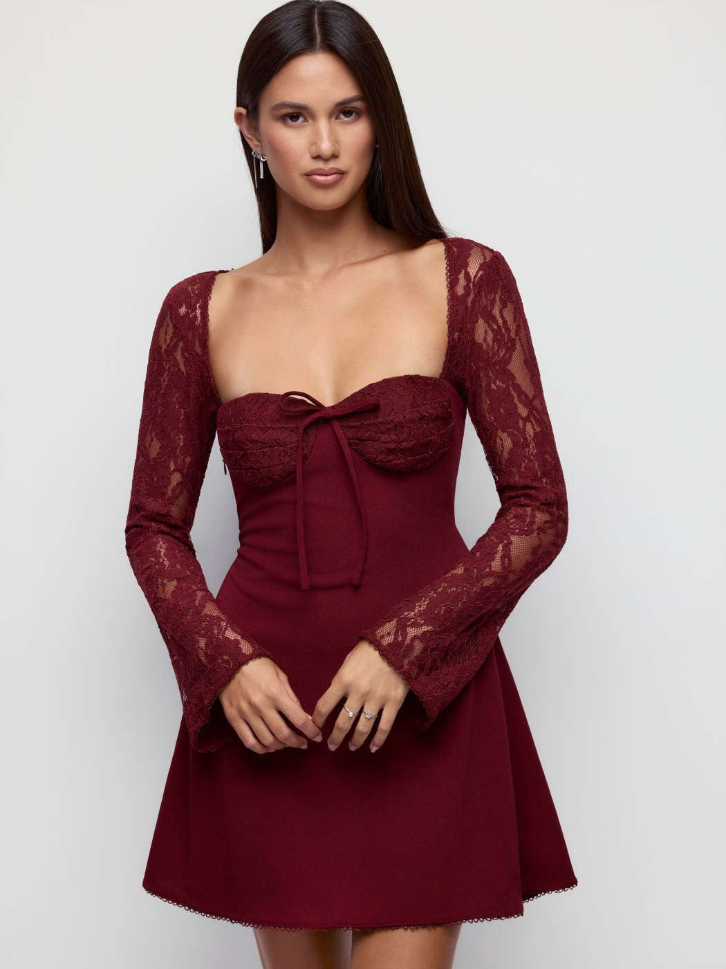 Baumwoll-Mix-Spitzen-Jacquard-Quadratausschnitt-Kurzarm mit Glocken\u00e4rmeln, Cut-out, Schn\u00... | Cider
