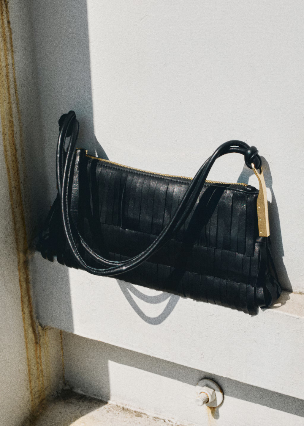 Leather shoulder bag with fringes - Women | MANGO USA | Mango (US/MX/AU)