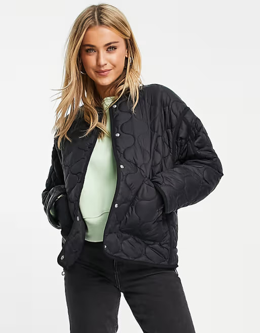 Pull&Bear quilted coat with pockets in black | ASOS (Global)
