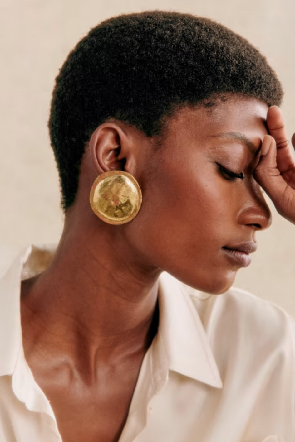 Gold Statement Earrings 

#LTKSeasonal #LTKfindsunder100 #LTKeurope