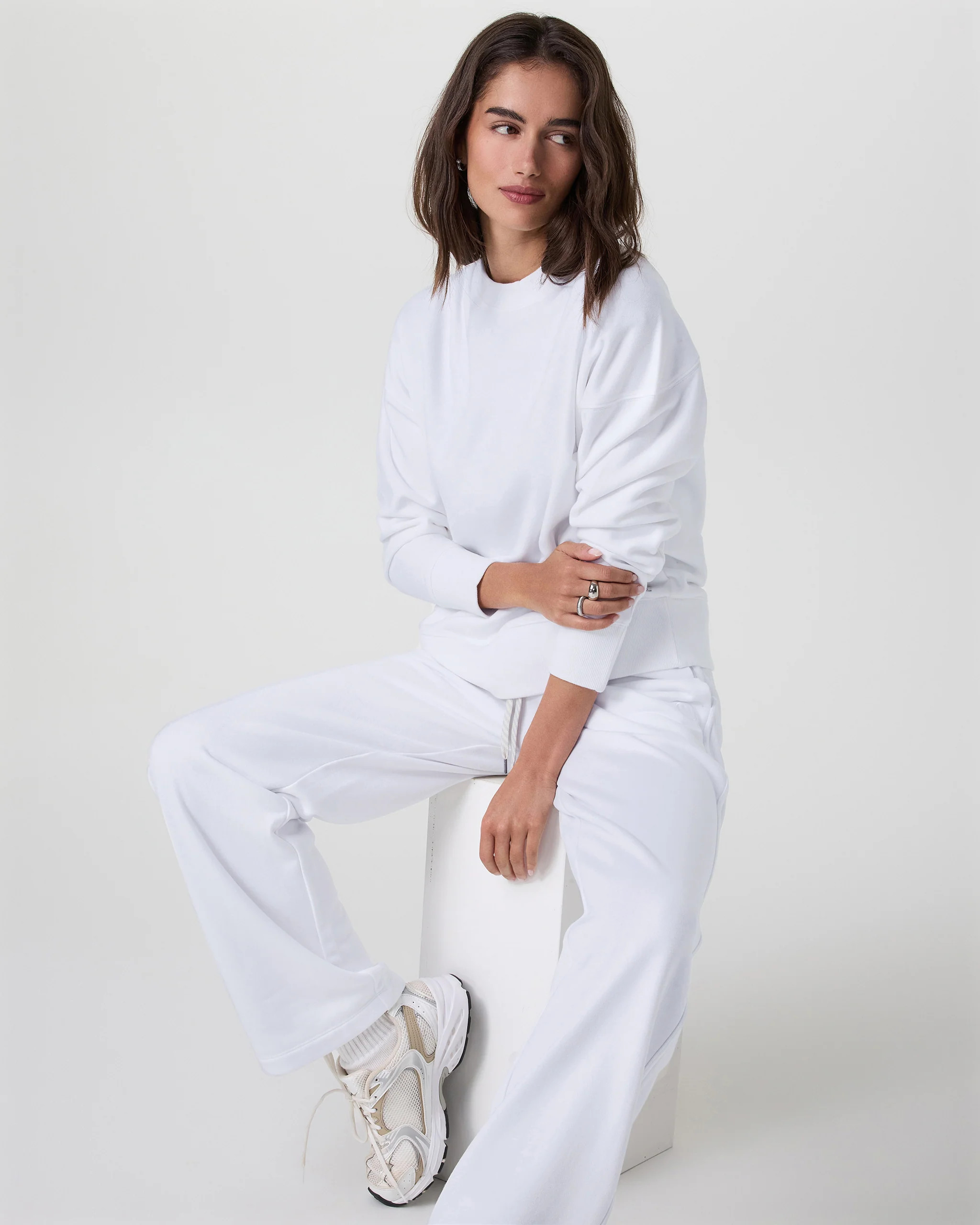 Sedona Weekender Crew | Women's White Pullover | Vuori | Vuori Clothing (US & Canada)