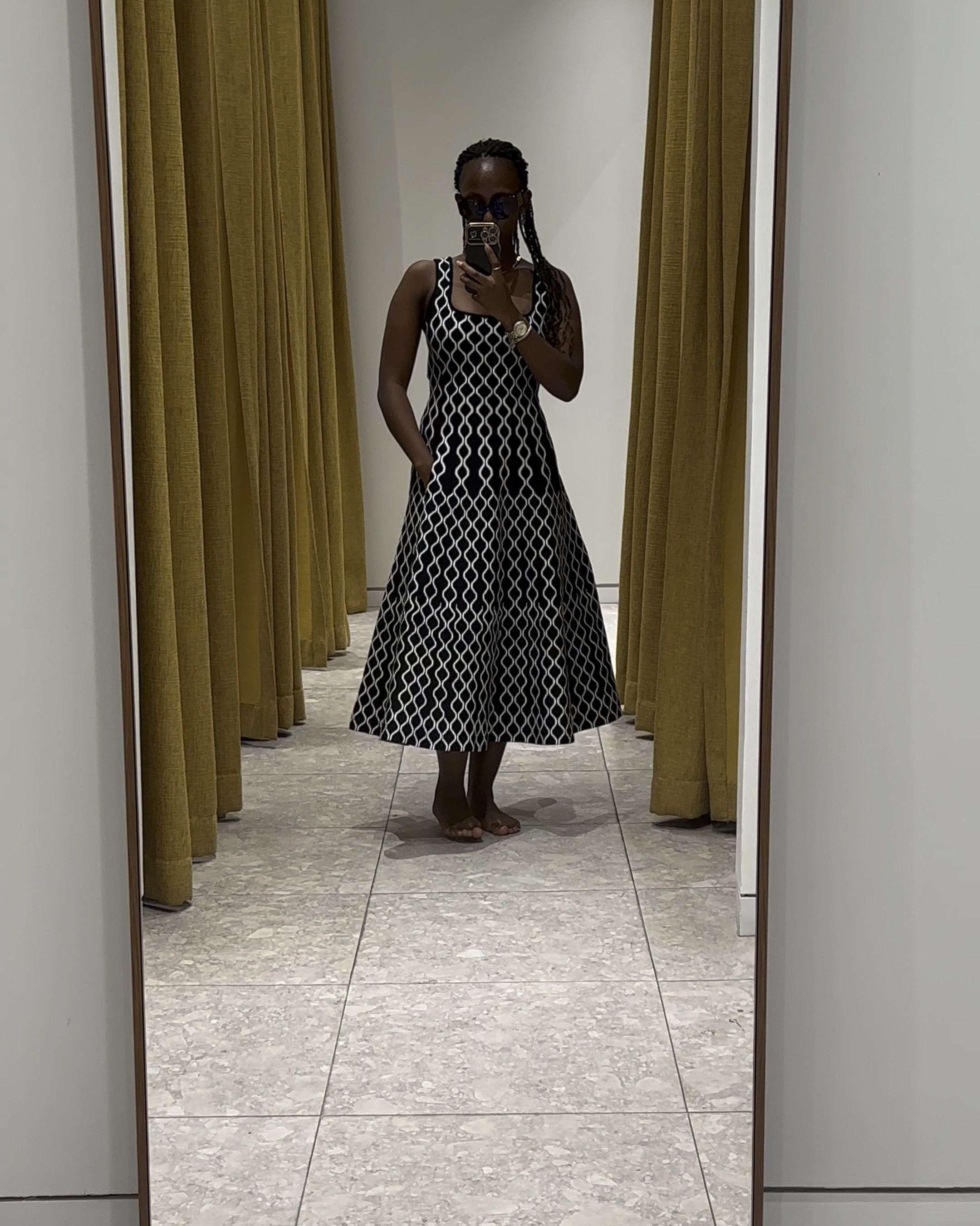 This beautiful MAJE dress is on sale for Black Friday. It's stunning and perfect for the holidays #blackfridaysale #majediscount