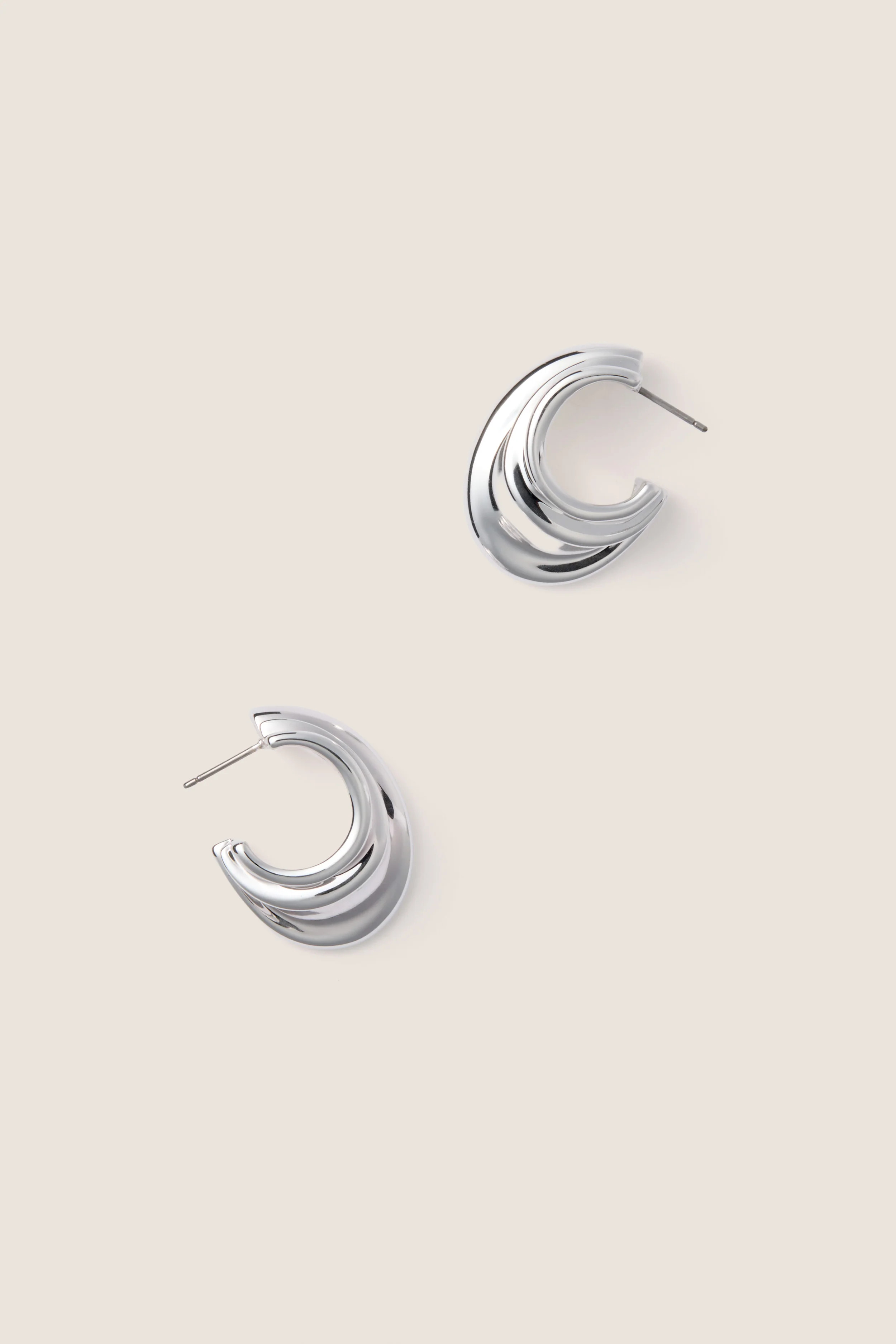 High Polish Silver Leona Hoops | Tuckernuck (US)