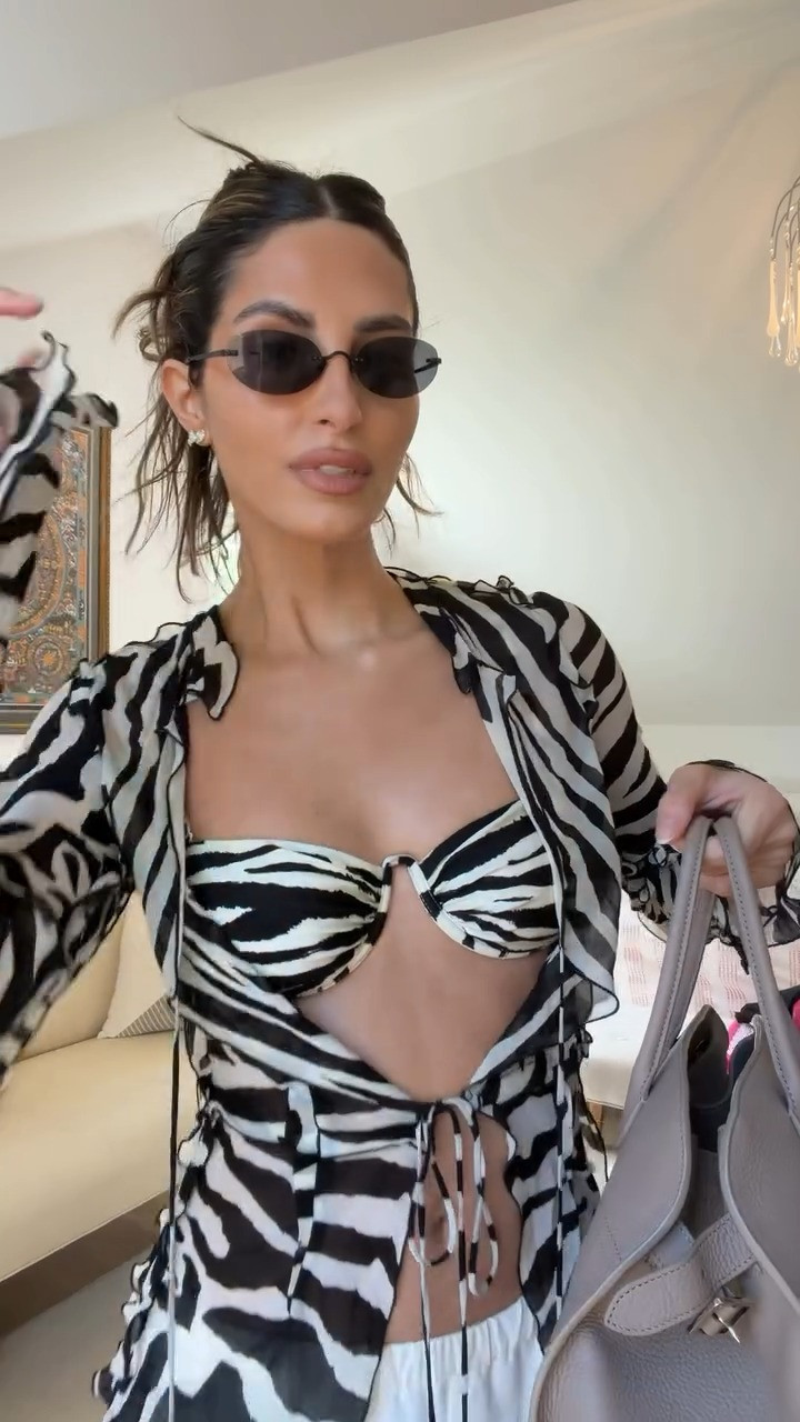 ARE WE STILL INTO OUTFIT OF THE DAY VIDEOS?! #hamptonsoutfits #zebratop #animalprintfashion #ootdhamptons 

 #LTKootd