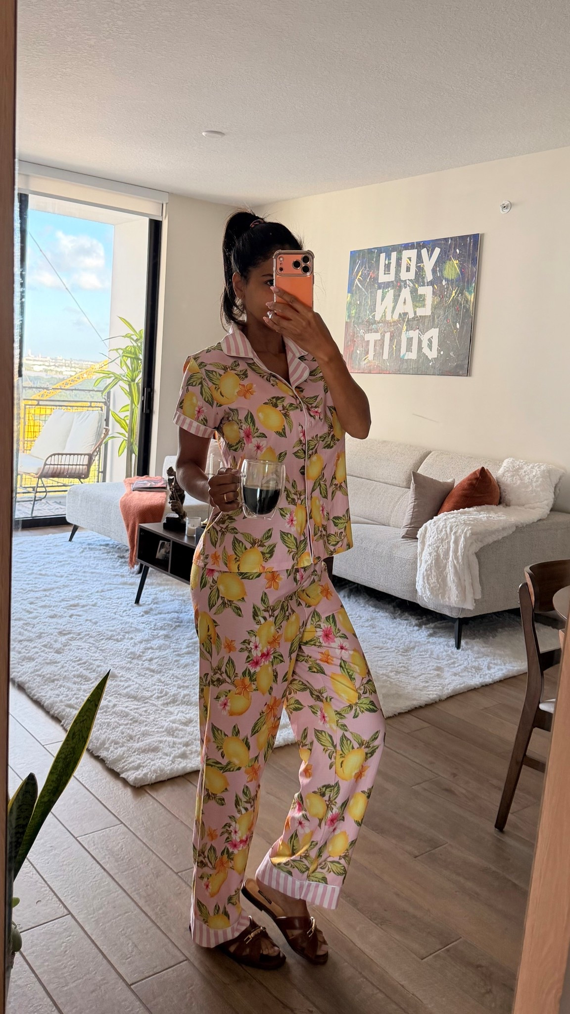 Empezando el día con esta pijama primaveral demasiado linda 🌸☕️ Mi café de la mañana y un look cómodo… El combo perfecto. Les dejé el link.

#LTKHome #LTKSeasonal #LTKmorningroutine