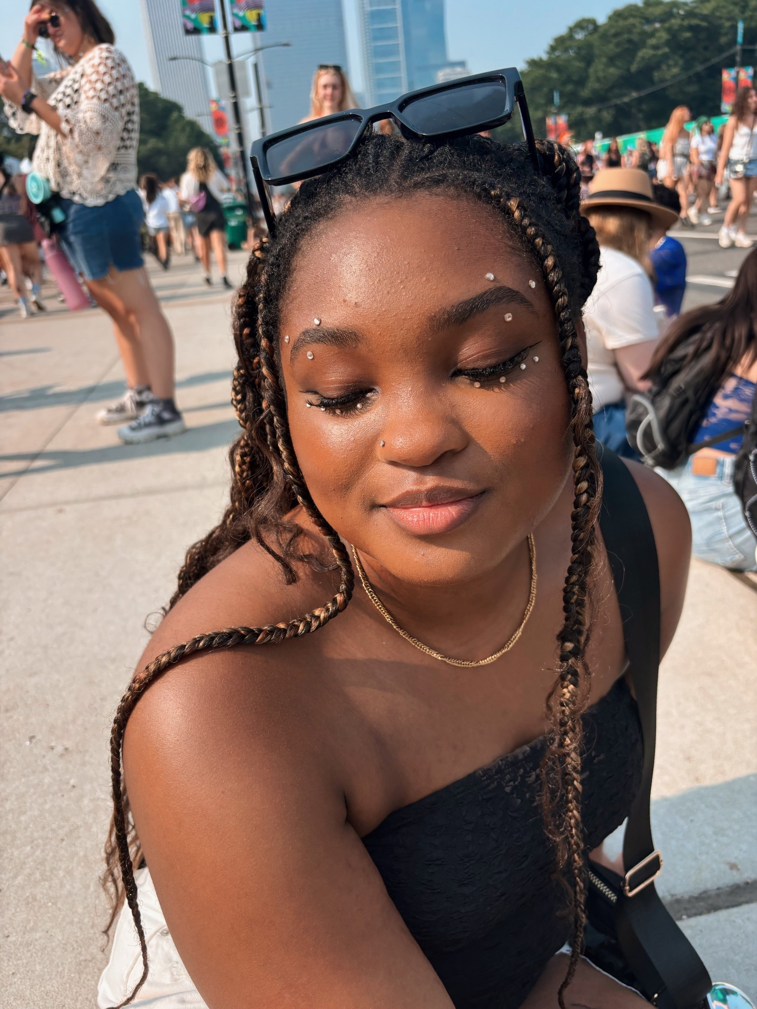 wore the coolest face gems at Lollapalooza all weekend 🤩 

#LTKBeauty #LTKFindsUnder50 #LTKStyleTip