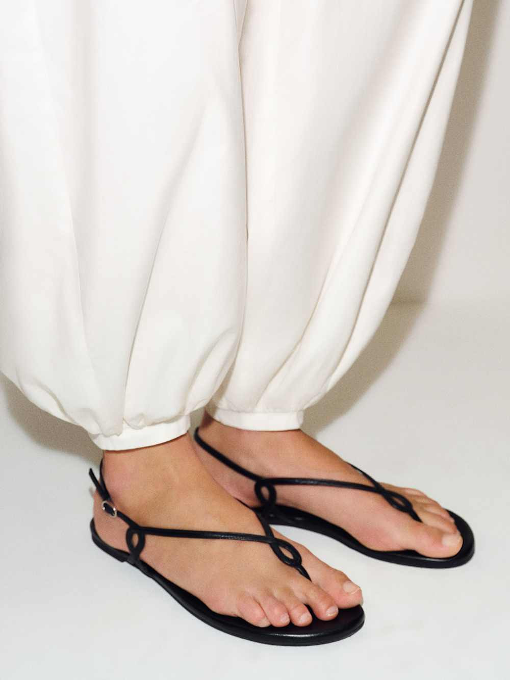 Luna Flat Sandal | Reformation (Global)