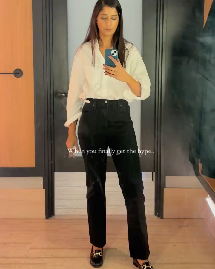 Popped into the @abercrombie @westfieldlondon and tried on some jeans and I finally understand why so many creators recommend them. I’ve tried ordering @abercrombie jeans recently and haven’t  managed to get the size or length right. You have to size way down. I love these high waist 90s jeans and the regular length is perfect for me with flats and I’m 5ft 9. The only thing I’d say is they don’t always have full availability across sizes and washes. I really wanted a dark blue in these too and they didn’t have it in store or online. The sales assistant said to keep checking back as they do drops regularly. 

Random fact to share…way back in my 20s, I interviewed for a womenswear design position @abercrombie There was a 2 round interview in London and then you’re flown out to their head office in U.S (Ohio I think) for a couple of days for the last interview. I was (and am) such a homebody that when I got to the last stage I ended up declining the last interview as I couldn’t imagine living abroad.

@abercrombie 

1) 90’s ultra high rise straight jeans in black
2) 90’s ultra high rise straight leg jeans in blue 
3) High rise 90’s relaxed jean 
4) High rise wide leg jeans
5) High rise loose jeans

Have linked all @ltk.europe 

#jeans #highrisejeans #straightlegjeans #over40fashion #over40style #over30style #over30fashion #abercrombie

#LTKeurope #LTKautumn #LTKuk