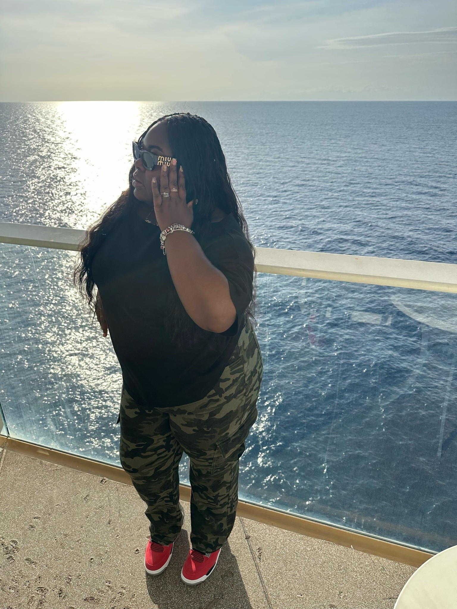 Casual cruise day 🖤🌊 Keeping it comfy but still cute! Linking my outfit details below ✨ #cruisestyle #casualoutfit #vacationstyle #plussizefashion
