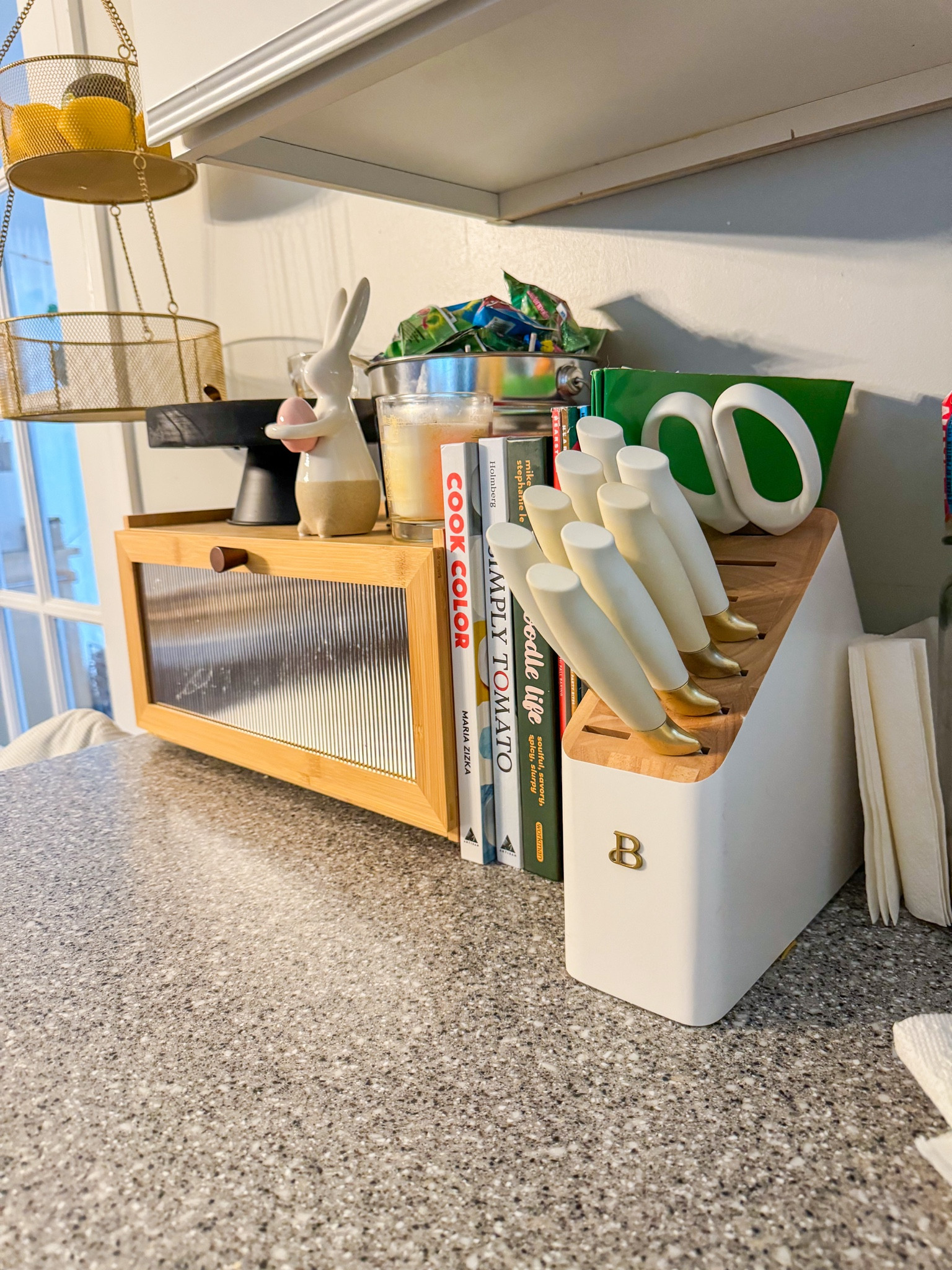 My favorite kitchen items, the prettiest knife set and bread box 😍



#LTKFindsUnder50 #LTKFamily #LTKHome