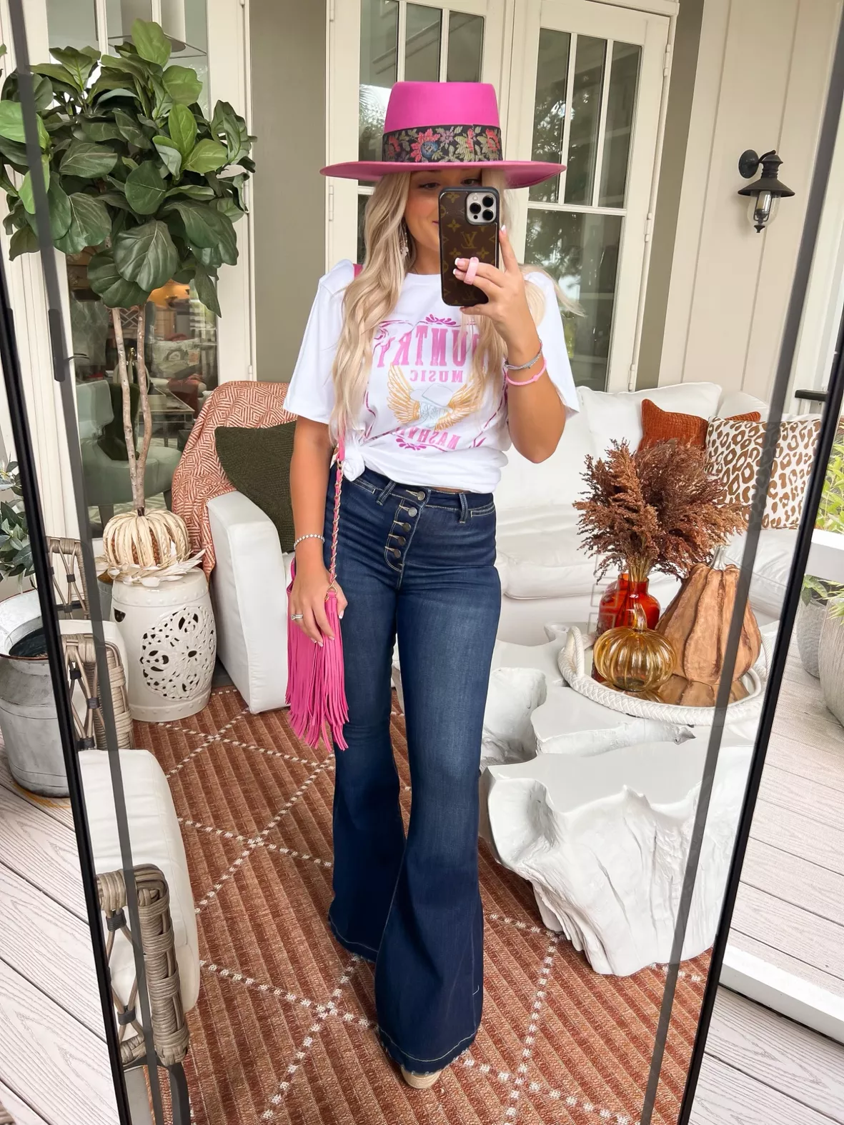 such a fun way to style graphic tees and bell bottoms