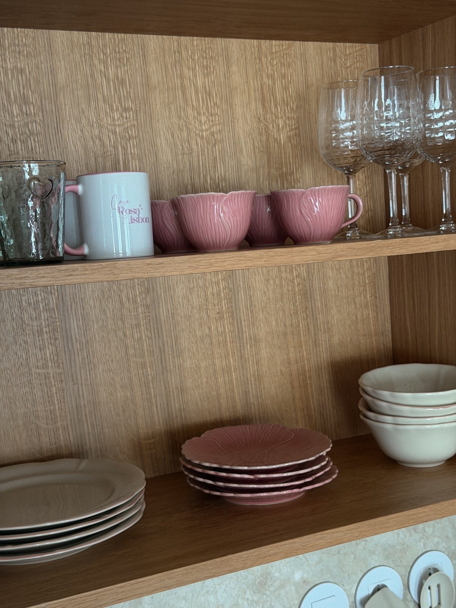 You can’t have a fabulous home without fabulous dishes! I got the teacups and plates from H&M home and heart cups from Zara home. 

#LTKHome #LTKFindsUnder50