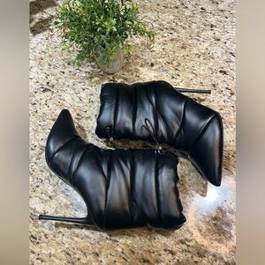 STEVE MADDEN Cloak Black Puffer Pointed Toe Bootie 8 | Poshmark