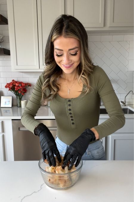 Disposable gloves. Black disposable food gloves. Cooking gloves. Powder free gloves
