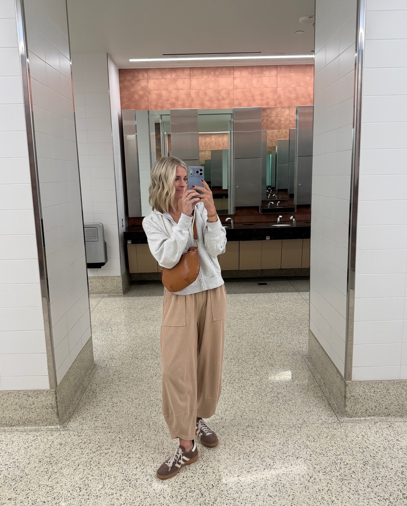 Airport fit.✈️

#LTKmomlife #LTKOver40