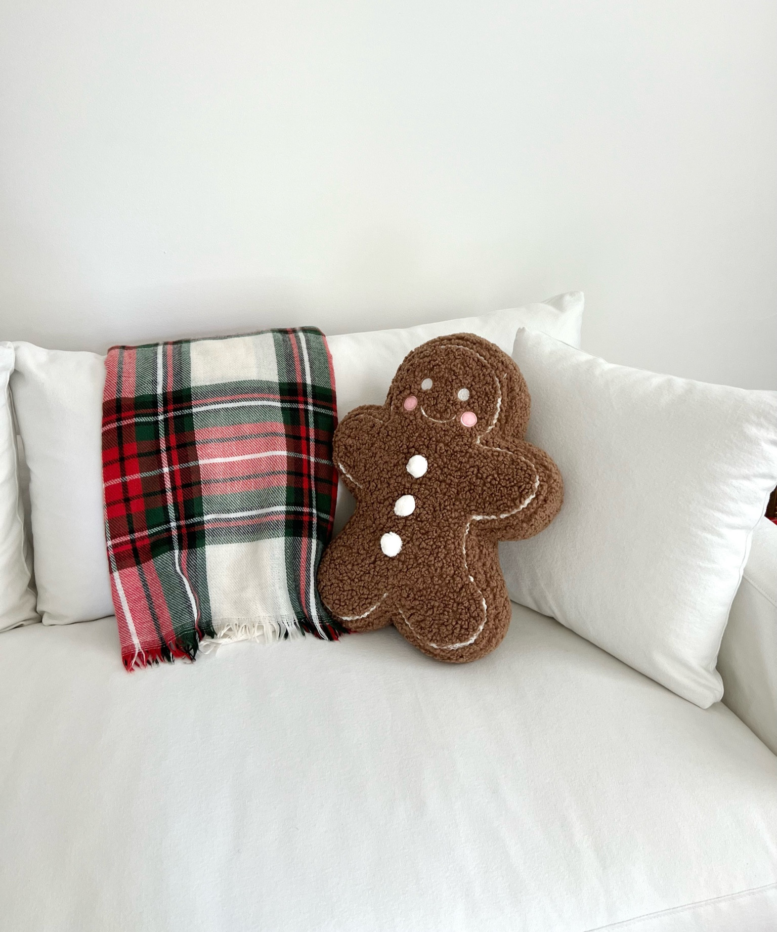 Cute Christmas decor! Pillows, sofa, and similar blankets linked

Sofa, pillows, blankets

#LTKSeasonal #LTKHoliday #LTKGiftGuide