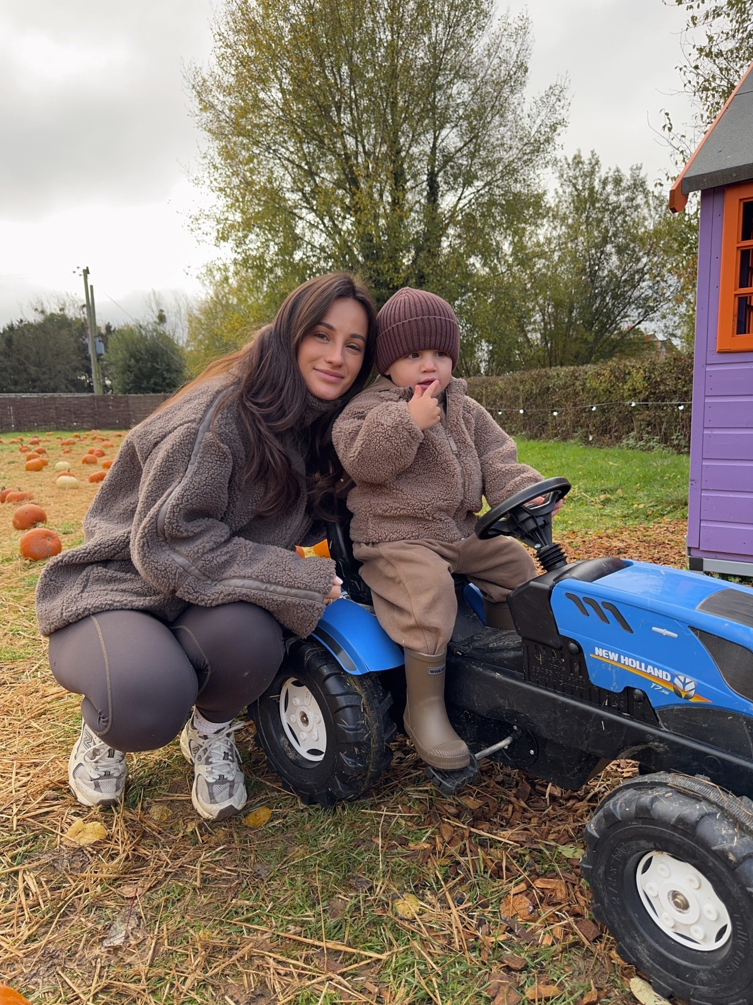 Pumpkin patch outfit of the day

Teddy jacket, new balance, zara