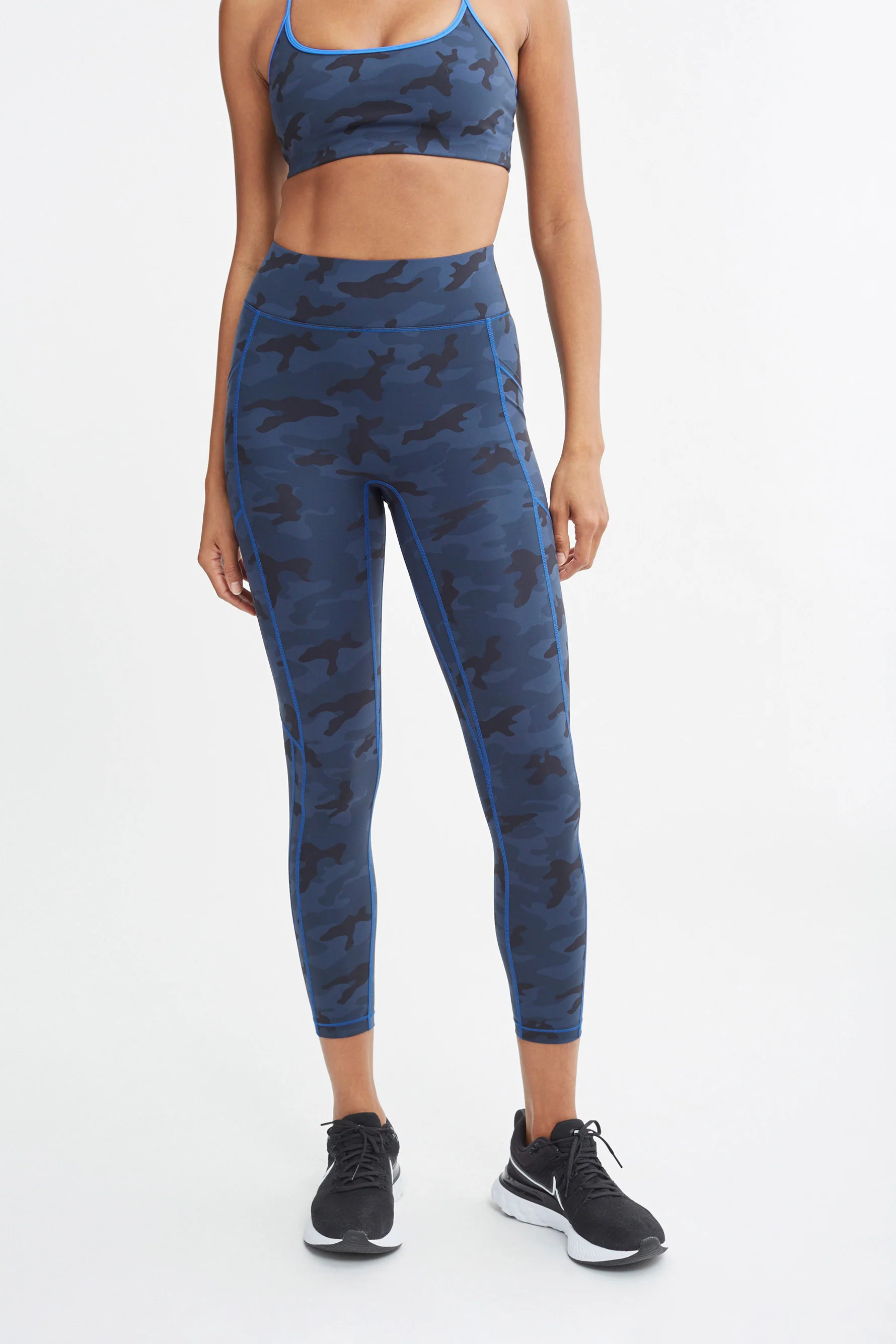 High Waisted Center Stage Pocket Legging | Bandier