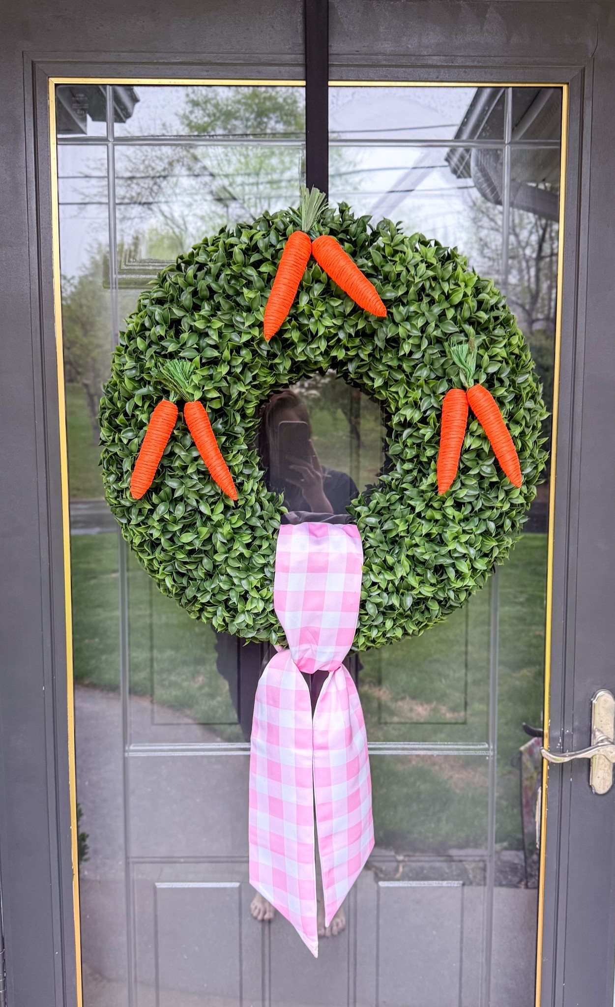 Affordable & Easy boxwood wreath spring refresh! 🥕 


#LTKHome #LTKSeasonal