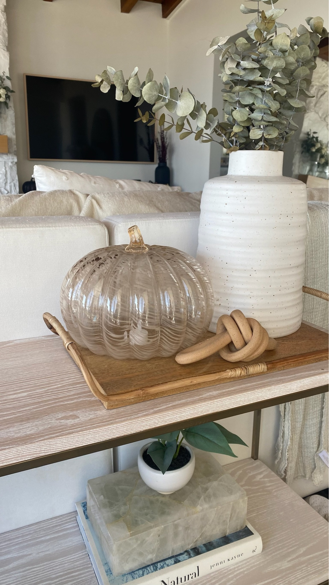 The prettiest glass pumpkin

Target fall decor, Target home decor, Target Halloween decor, Anthropologie home decor, cute fall decor, cute Halloween decor, neutral fall decor, fall living room decor, Halloween living room decor, fall console table decor, Halloween console table decor

#LTKhome #LTKHalloween #LTKSeasonal