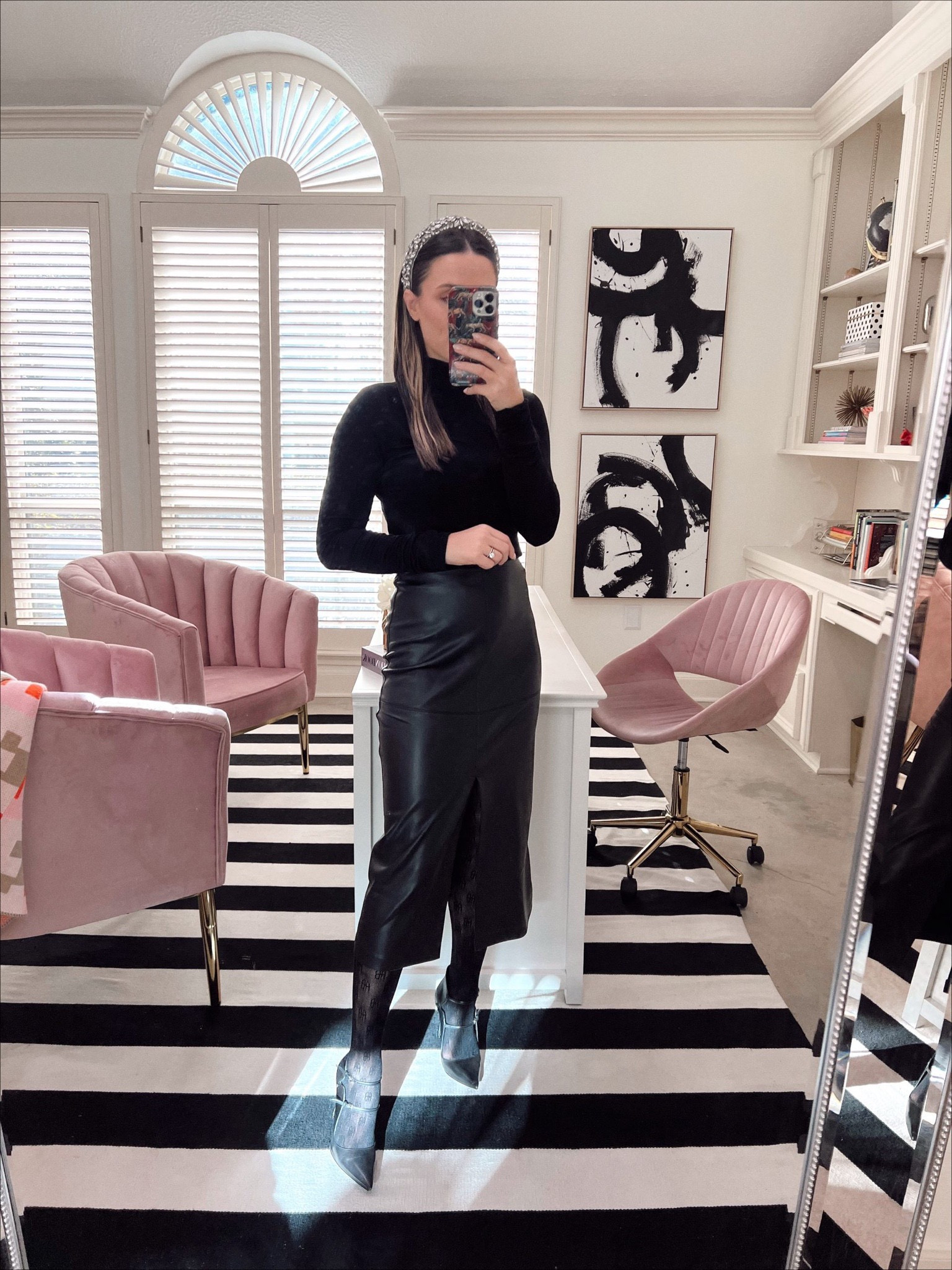 All black outfit // fall outfit // holiday outfit // leather skirt 

#LTKHoliday #LTKSeasonal #LTKstyletip