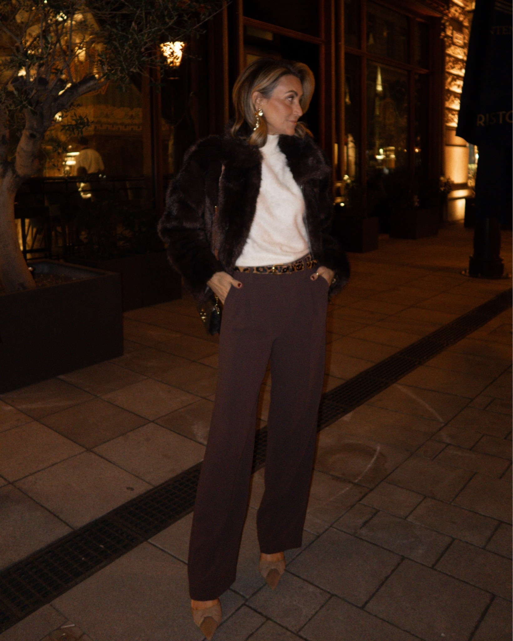 What I wore for our first dinner in Hungary 🤎 comment SHOP and I’ll send you all the links!

A little polished, a little effortless, and very happy that dinner at Spago happens to be downstairs. 😵‍💫 the jet lag is real!!

Pants size 2/TTS, xs sweater, small jacket